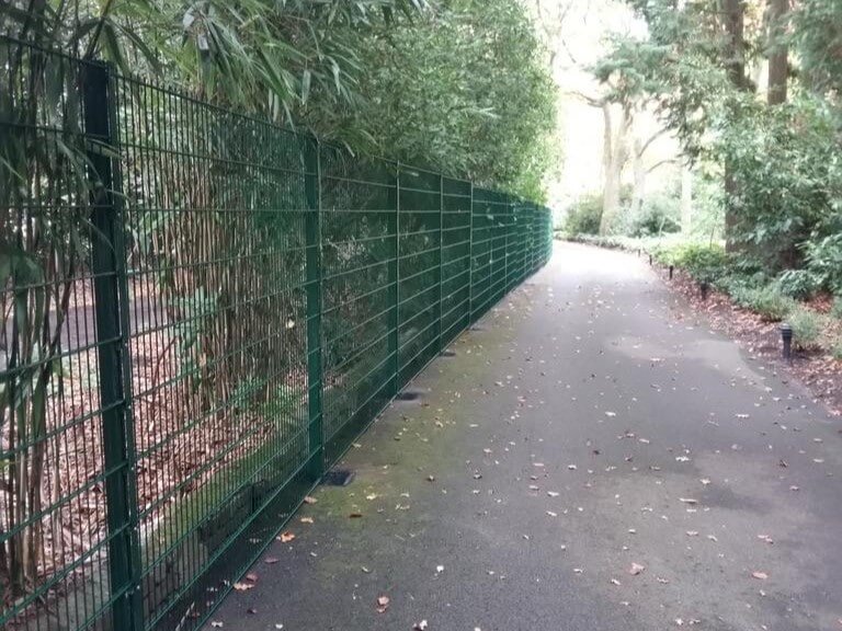 Security, metal railings & hoarding