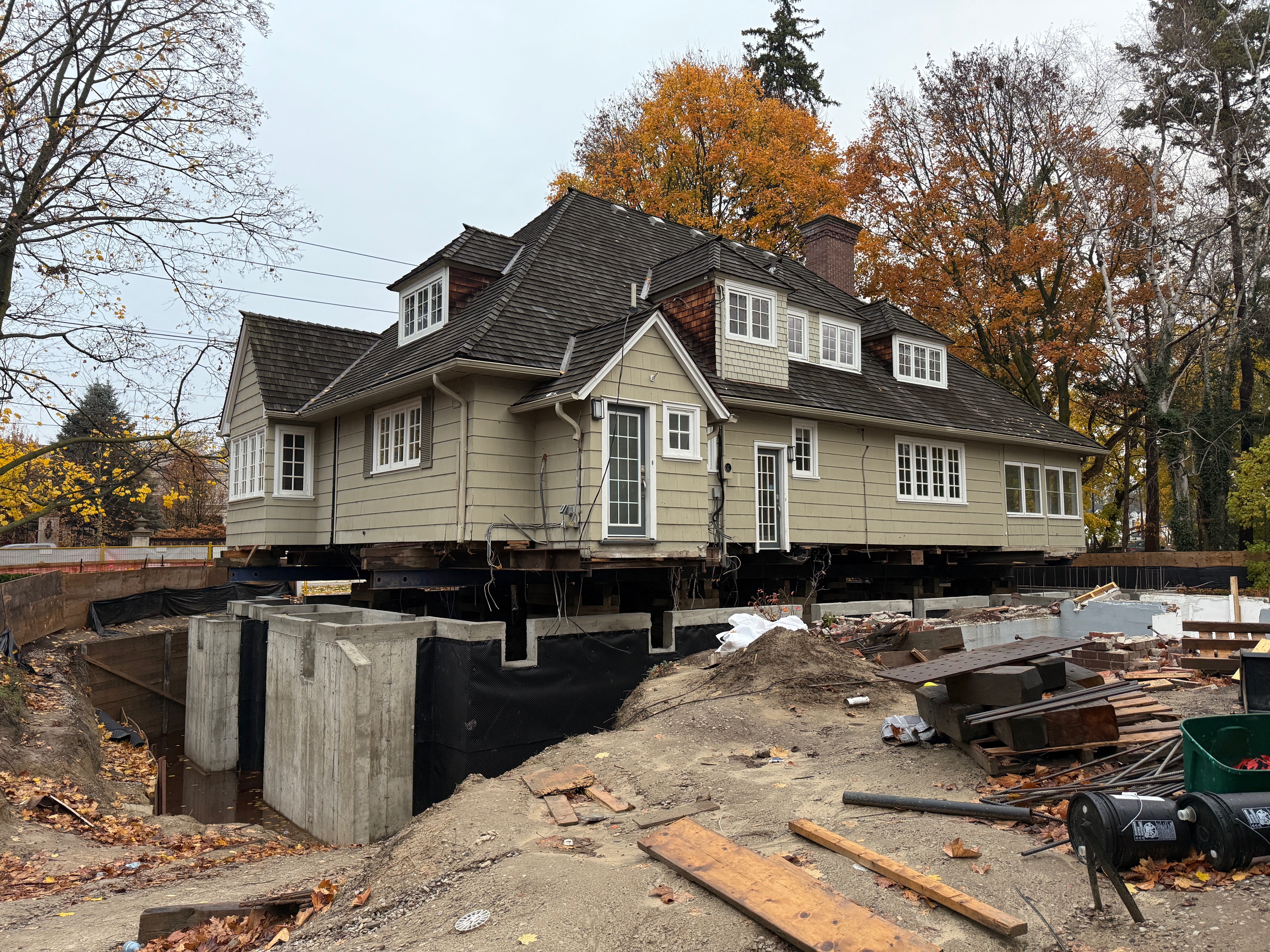 Heritage home in Oakville, Ontario raised on steel supports before framing new addition