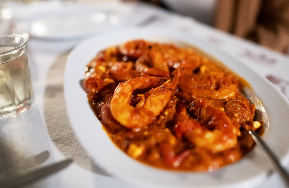 Creveti saganaki cu rosii