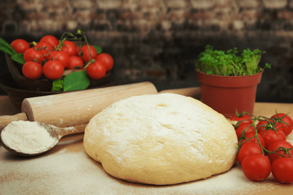 Boules de pâte bien formées prêtes à reposer au frigo pour une fermentation maîtrisée même par forte chaleur