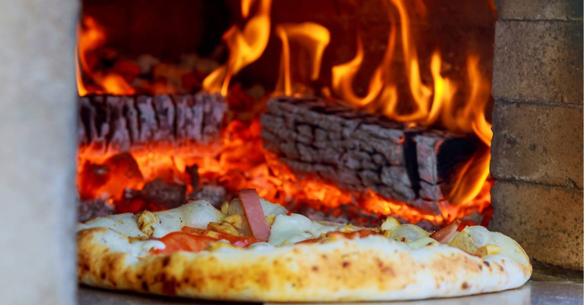 Pizza au feu de bois