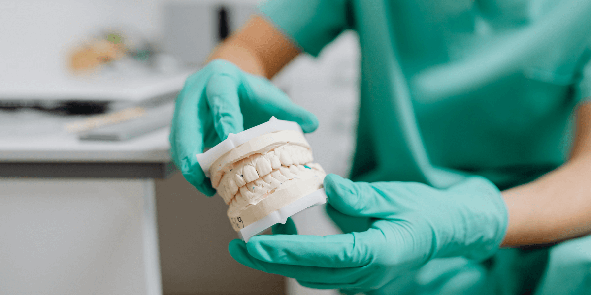 Full arch teeth replacement using All on 4 dental implants