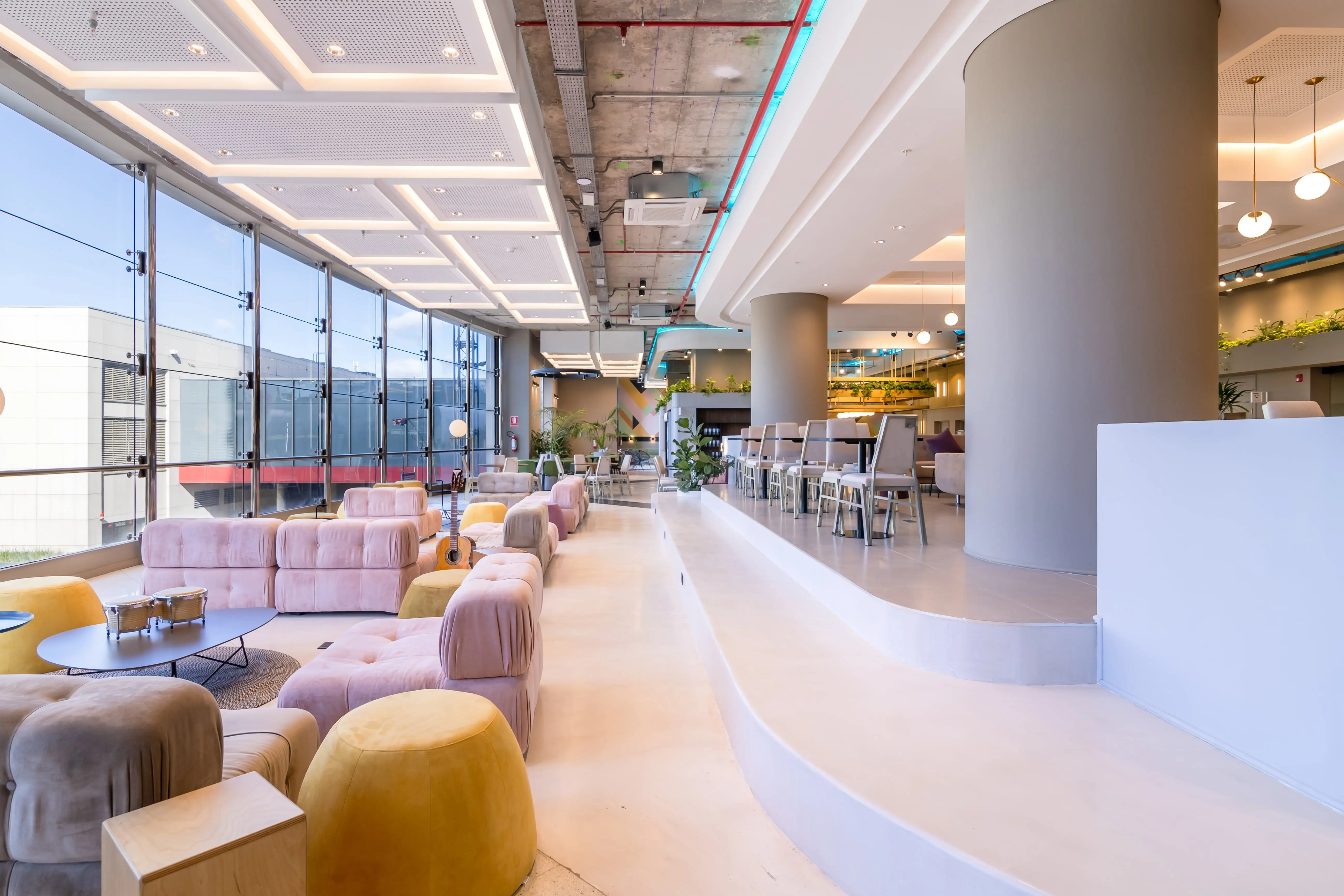 Espacio de coworking tranquilo y profesional