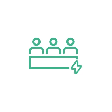Icono verde de tres personas sentadas detrás de una mesa con un rayo en la esquina inferior derecha.