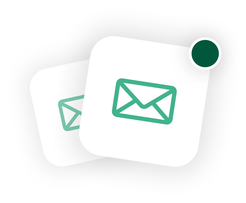 Iconos de sobre de correo superpuestos con un círculo verde en la esquina que indica mensaje nuevo del newsletter de Sinergia