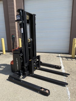 Noblelift PS35TSL-169 Straddle-Leg Walkie Electric Stacker for warehouse material handling and pallet lifting