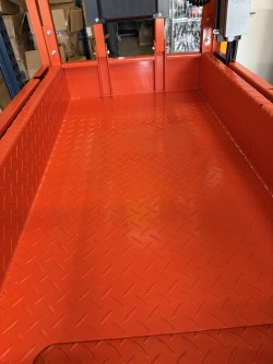 Operator platform of Noblelift SC1930EC scissor lift with safety railings for elevated work access