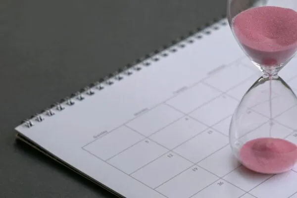 calendar with red sandglass