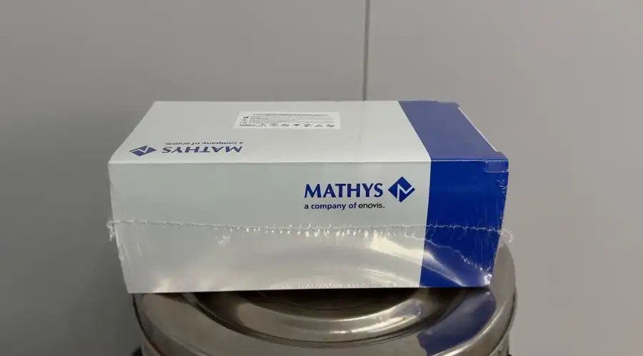 Упаковка ендопротеза колінного суглоба Mathys в операційній