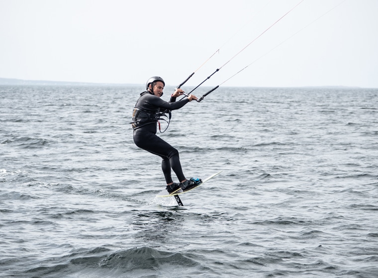 Lezione di aliscafo al Kite Village Sardegna Punta Trettu