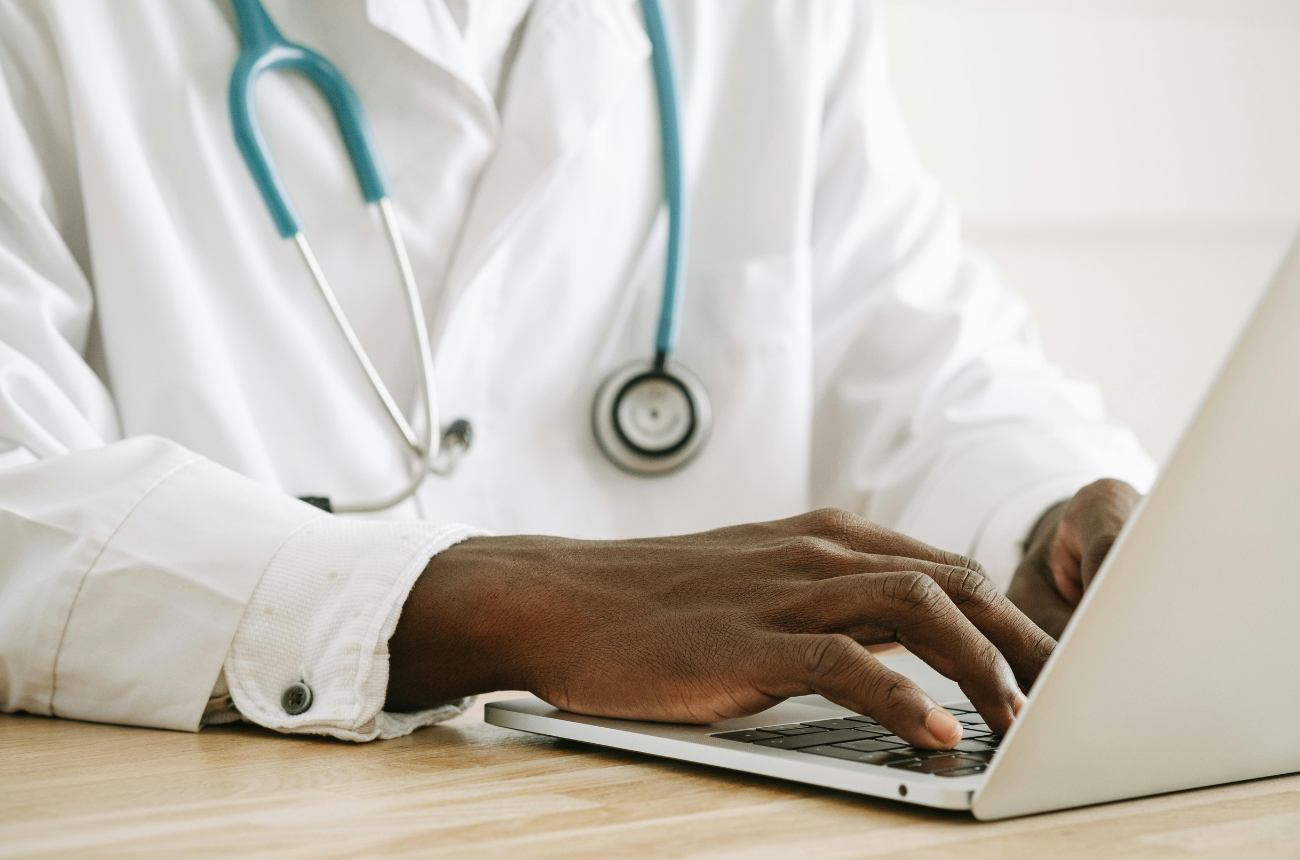 Fee-for-Service vs. DPC: Charting Differences and What Your EHR Needs