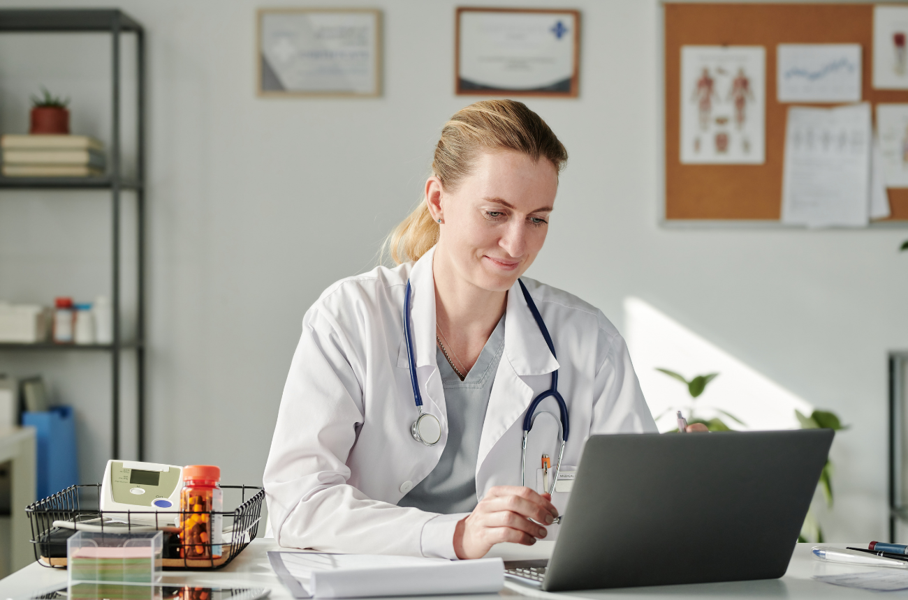 OptiMantra vs. Mangomint: Side-by-Side Comparison for Med Spas and Specialty Practices