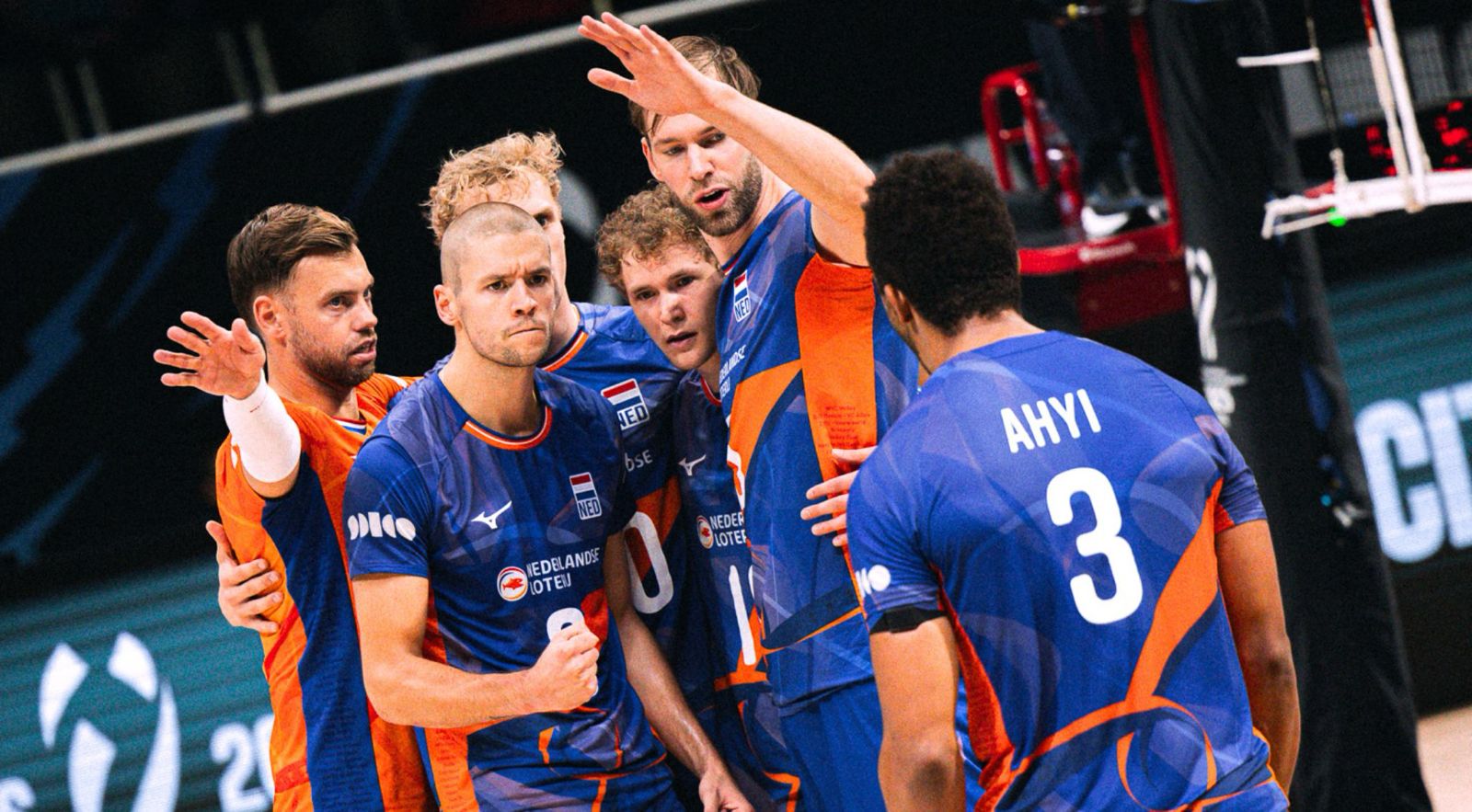 Netherlands stays unbeaten, sinks Romania, nears Round of 16 berth