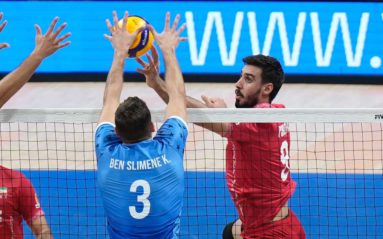 Khanzadeh, Sharifi rally Iran past Tunisia to keep World Championship hopes alive