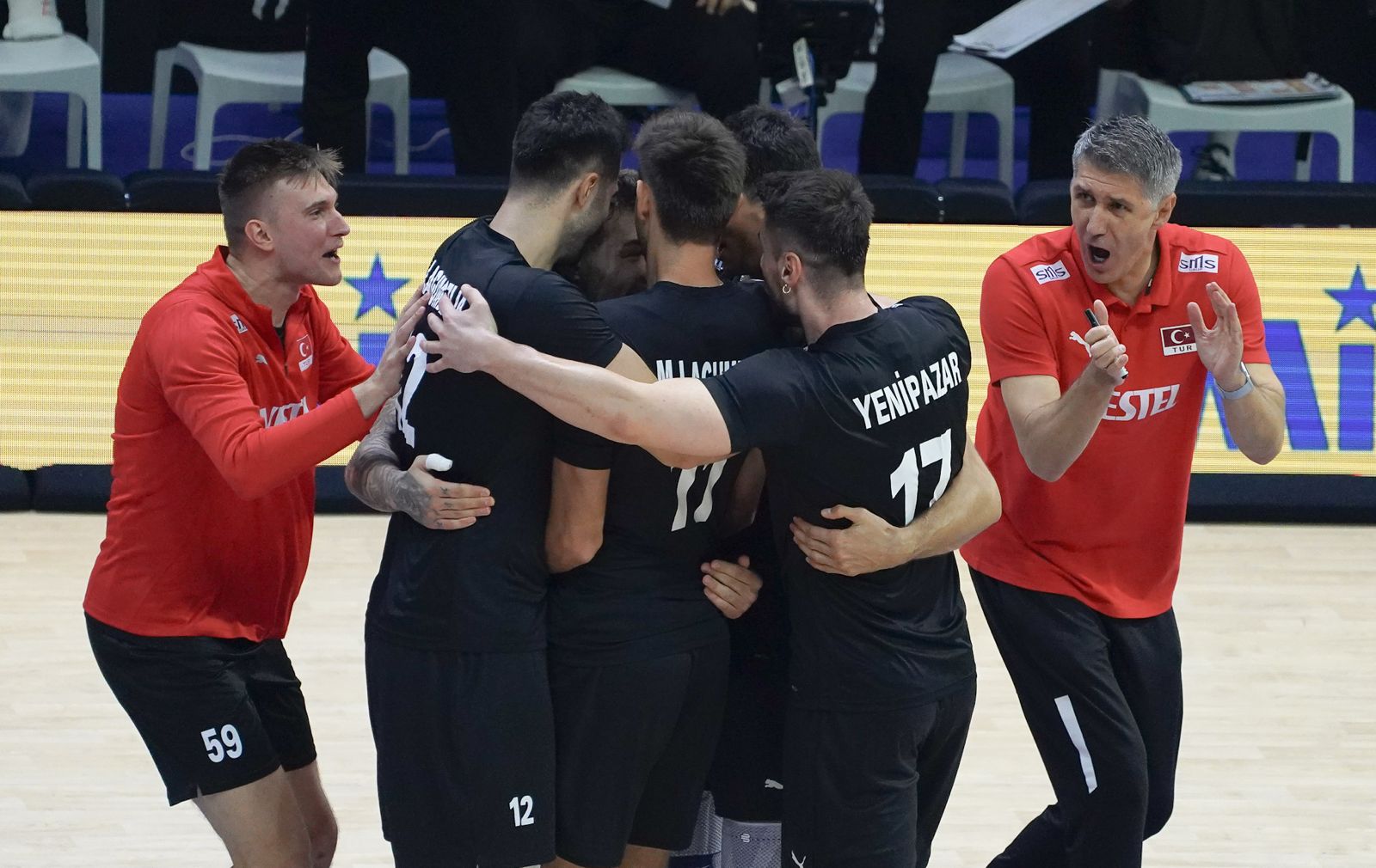 Türkiye survives late-set scare to advance to Round of 16