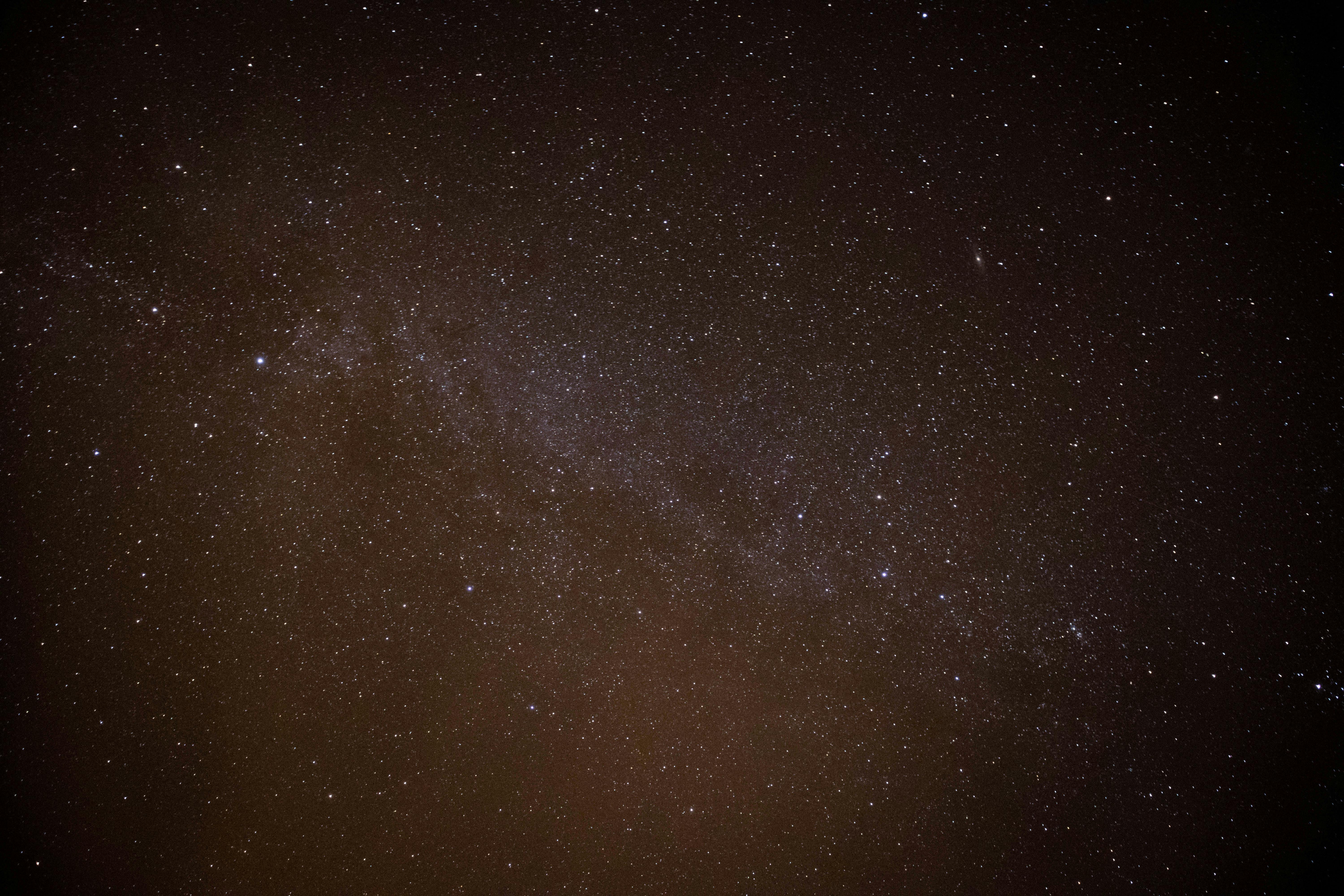 Erfahren Sie, wie kommentierte Satellitenbilder KI-Modelle in die Lage versetzen, Orbitalobjekte präzise zu erkennen. Lernen Sie bewährte Verfahren.