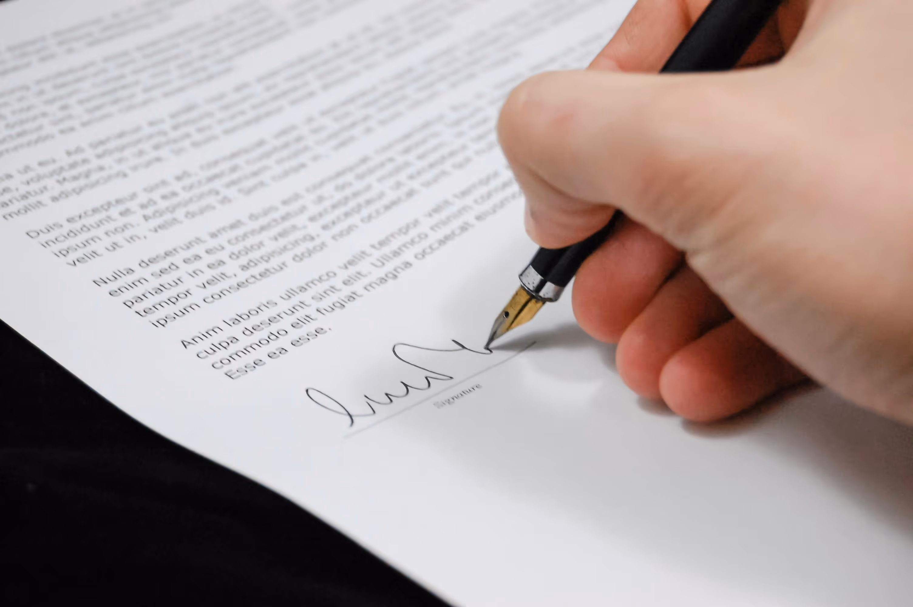 Descubra cómo capacitar a los modelos de OCR en contratos escaneados, expedientes de casos y documentos judiciales. Una guía completa para los equipos.