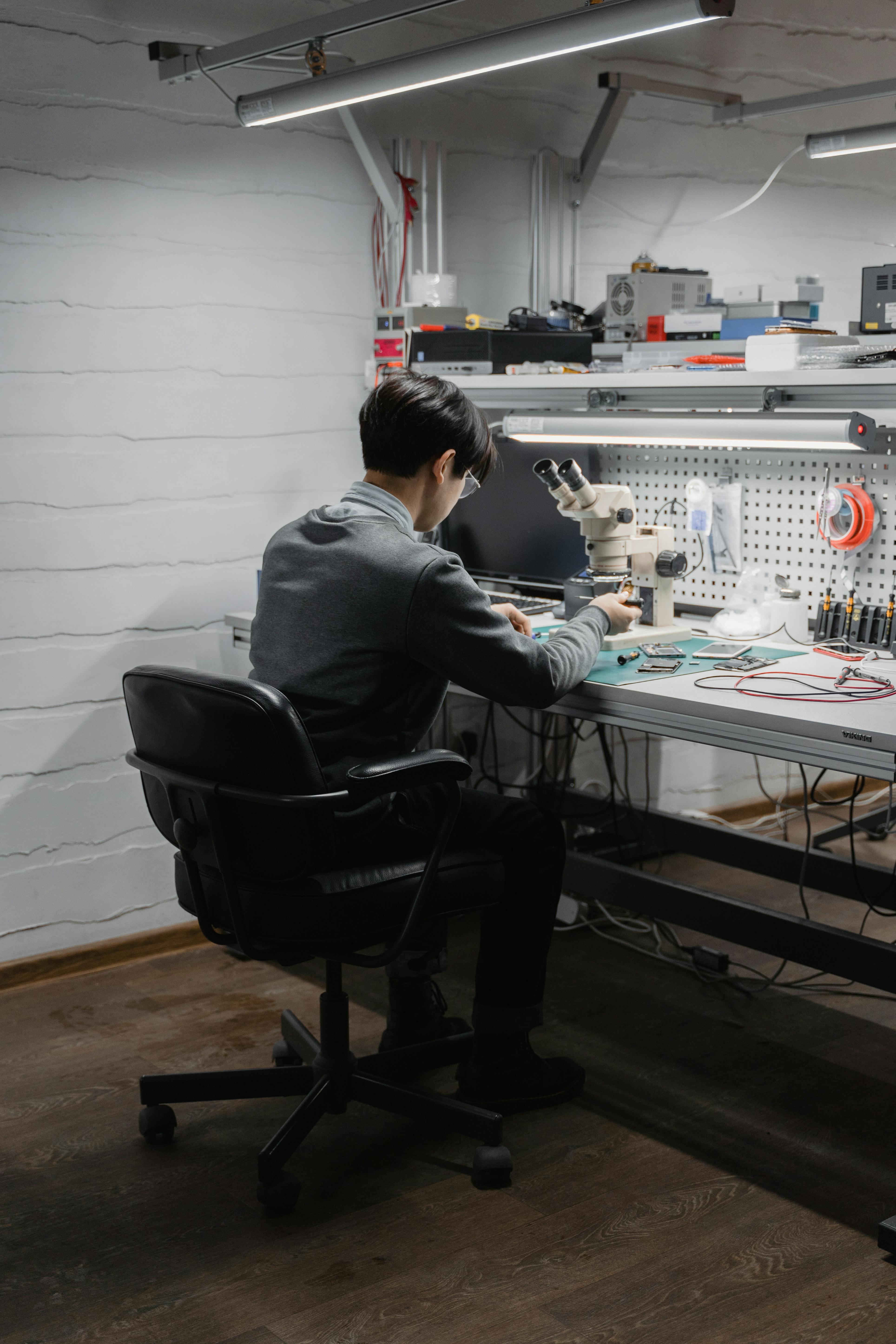 Discover how startup AI in Canada fast-tracks growth by outsourcing dataset labeling for MVPs and scaling annotation efficiently. Learn why external partnerships are fueling AI success across Canadian sectors.