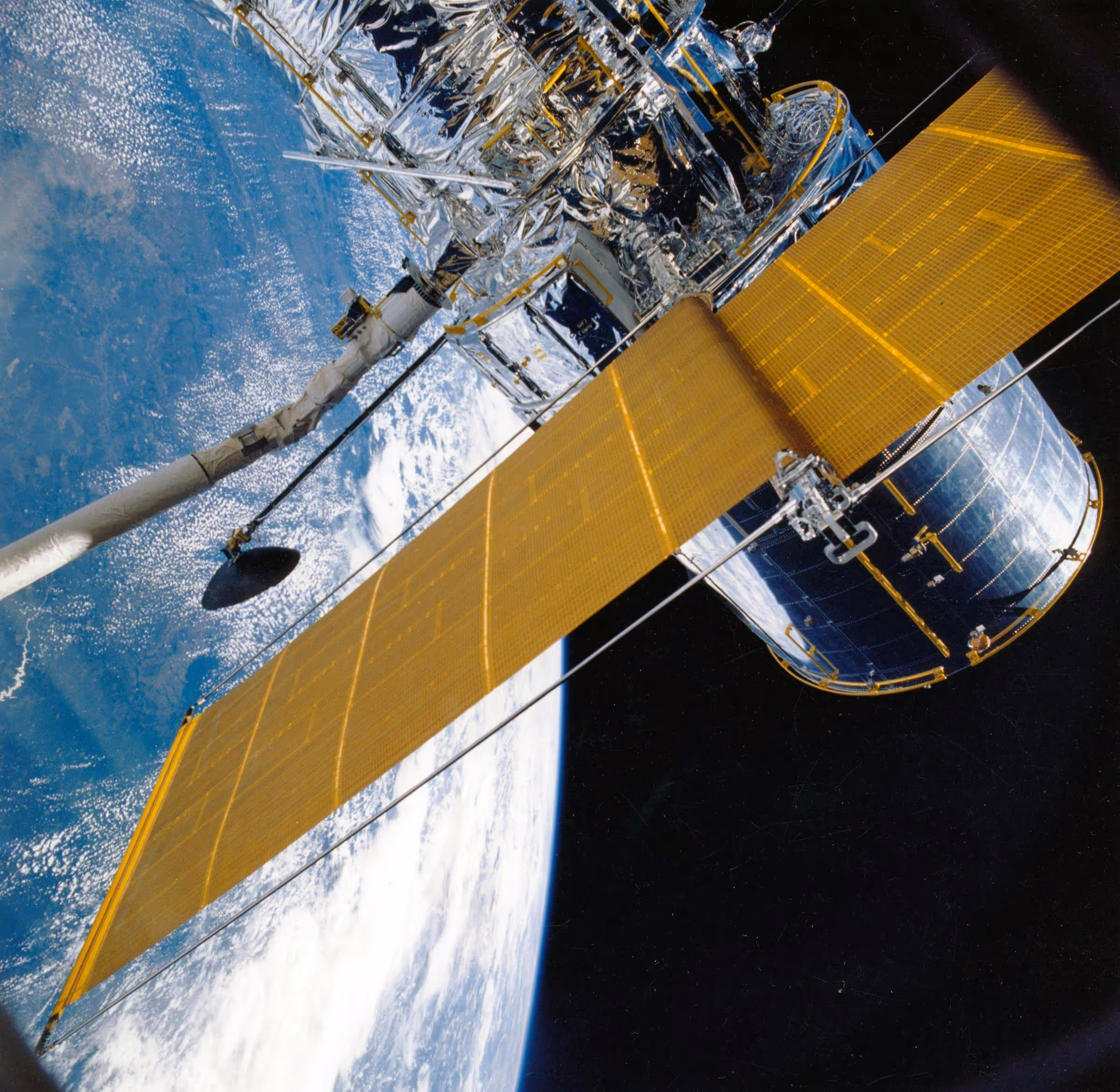 Erkunden Sie die wichtigsten Unterschiede zwischen Satelliten- und UAV-Bildanmerkungen. Erfahren Sie mehr über Herausforderungen bei der Etikettierung.