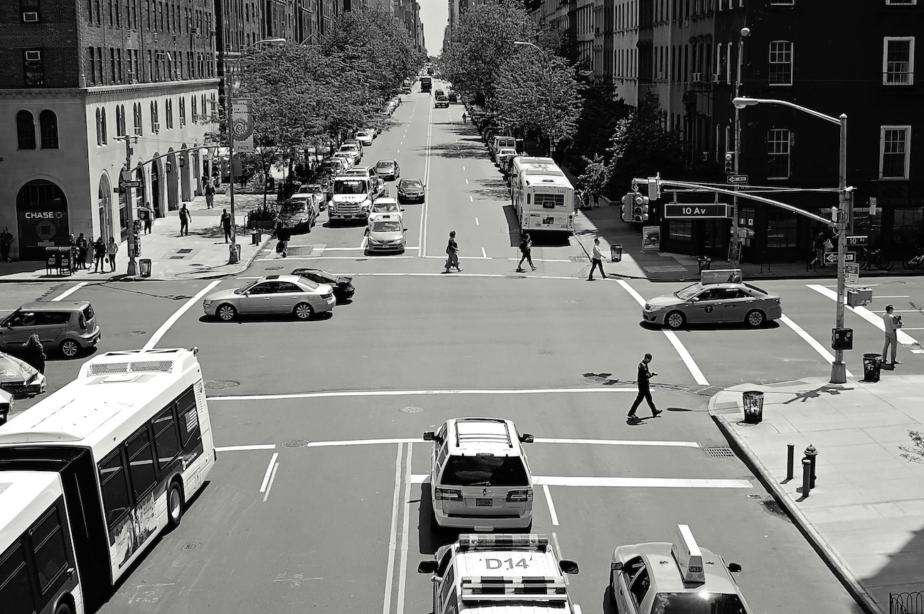 Wie Computer Vision Smart Cities unterstützt – von Verkehrsanalysen und Fußgängererkennung bis LPR, Dichteanalyse und Datenannotation.