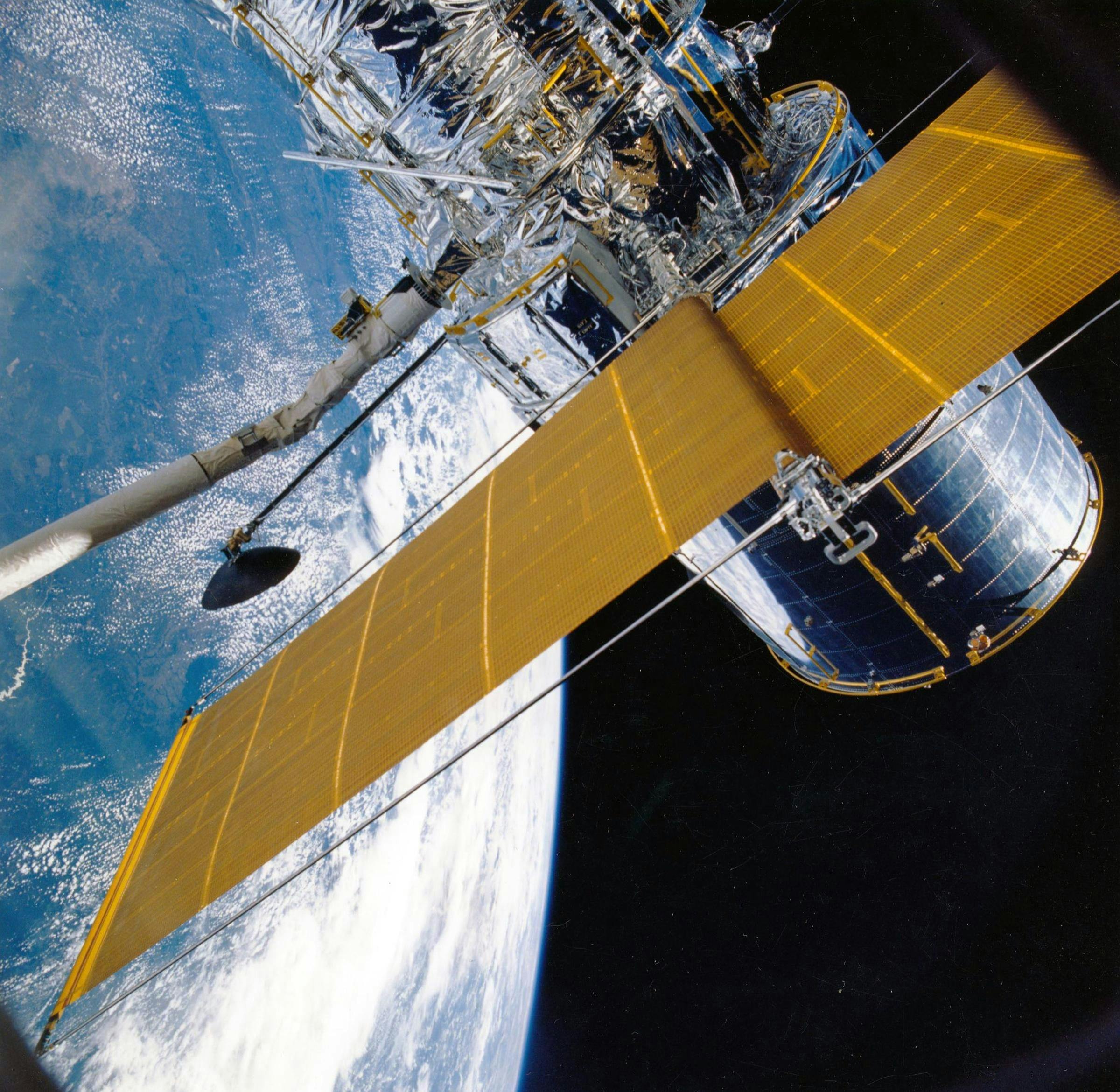 Comparez l’annotation d’images satellite et drone : résolution, capteurs, couverture, fréquence d’acquisition et cas d’usage pour l’IA géospatiale.