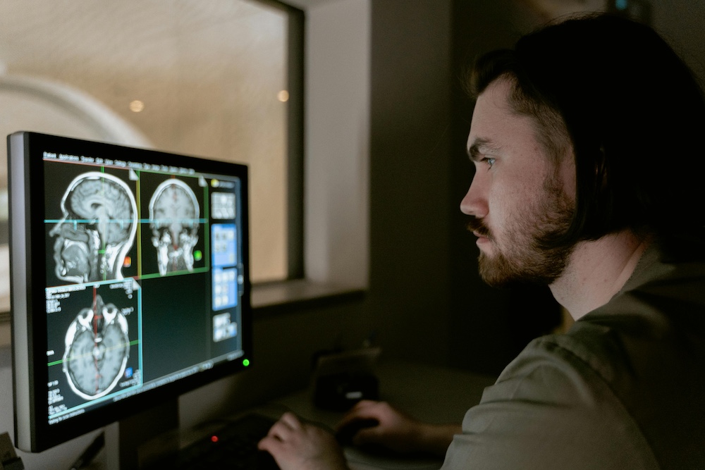 Guide technique du deep learning en segmentation d’images médicales : U-Net, transformers, IRM, scanner, jeux de données cliniques et contrôle qualité.