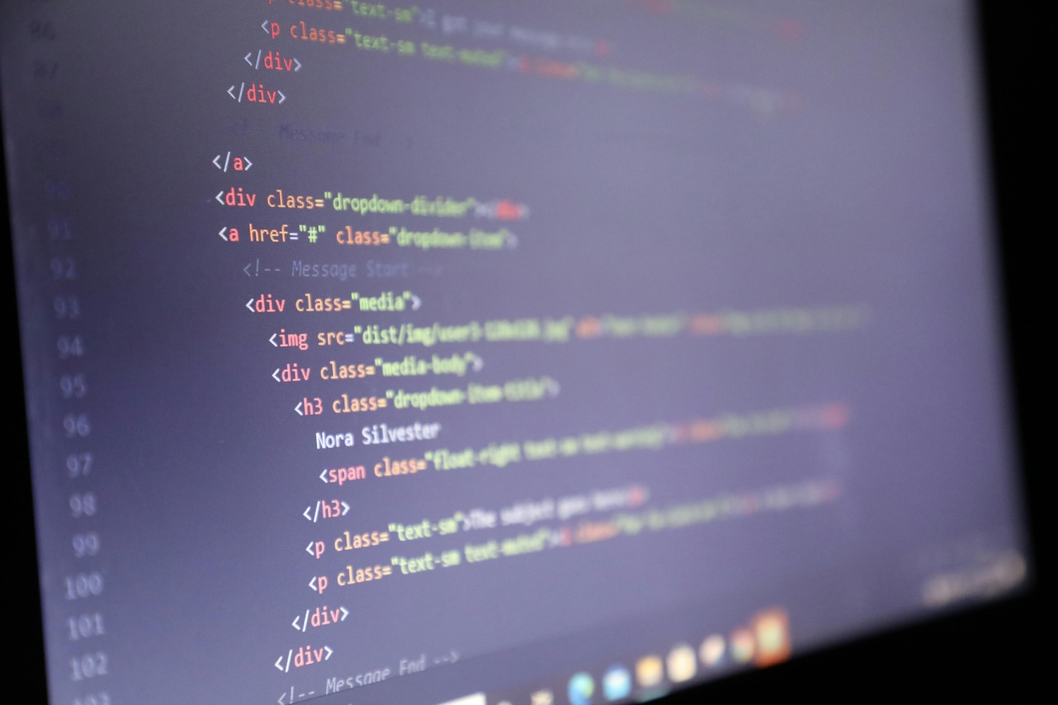 Guide pratique de l’accord inter-annotateurs pour l’évaluation des LLM : kappa, alpha de Krippendorff, seuils qualité, RLHF et suivi en production.