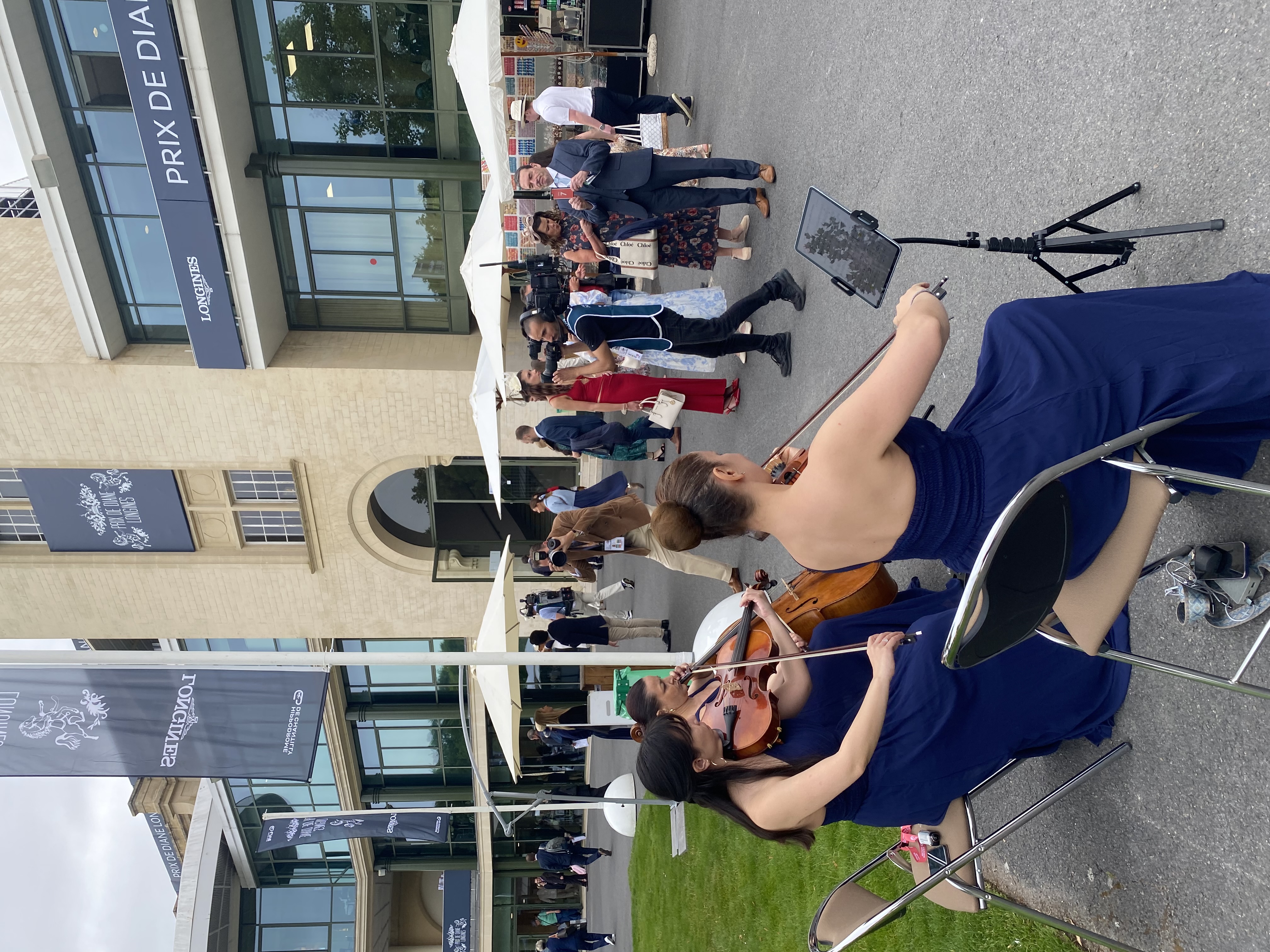 Nos violonistes au Prix de Diane Longines à l'hippodrome de Chantilly