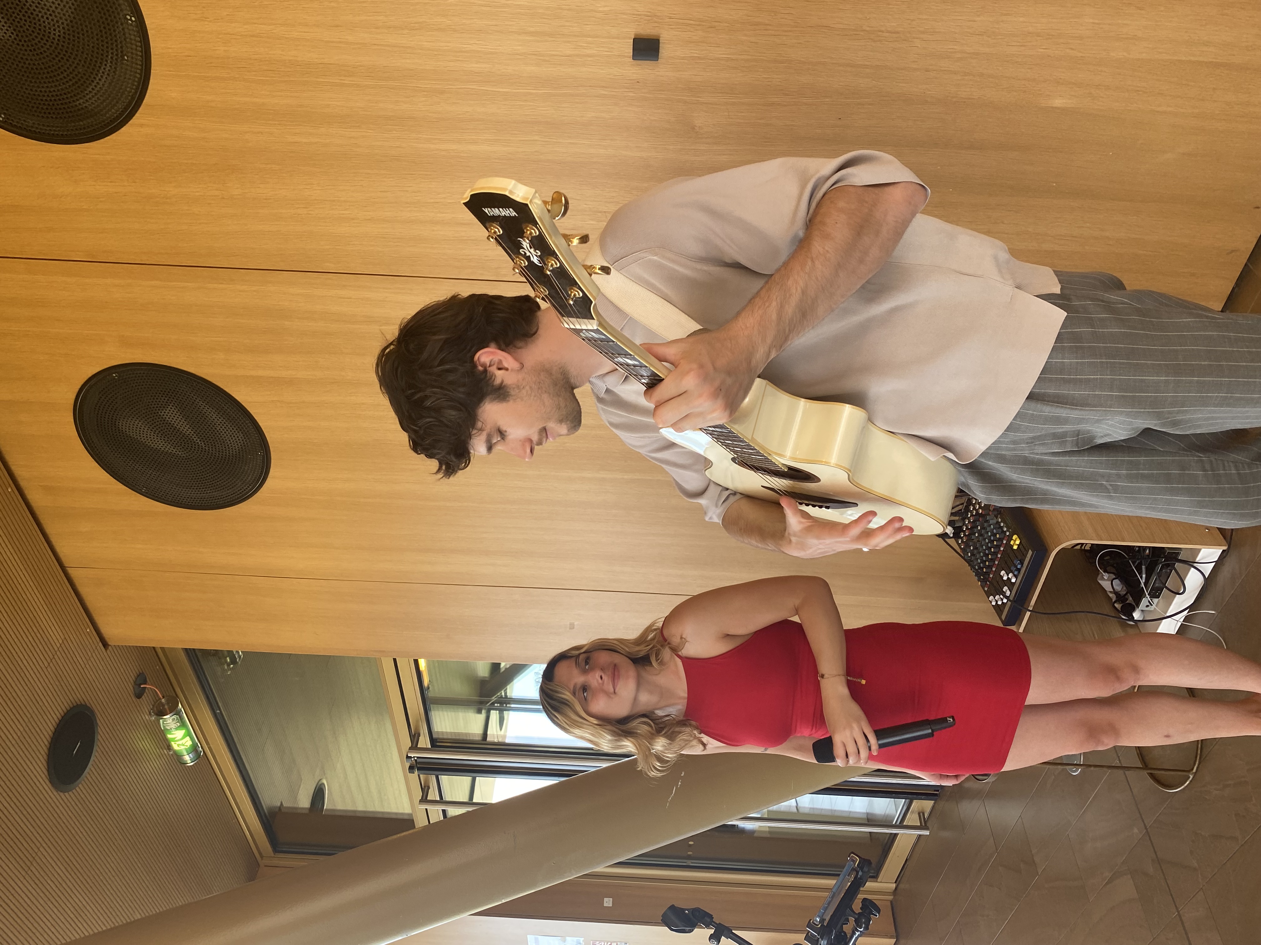 Nos duos guitare-voix en concert pour les Jeuxdi By Longchamp