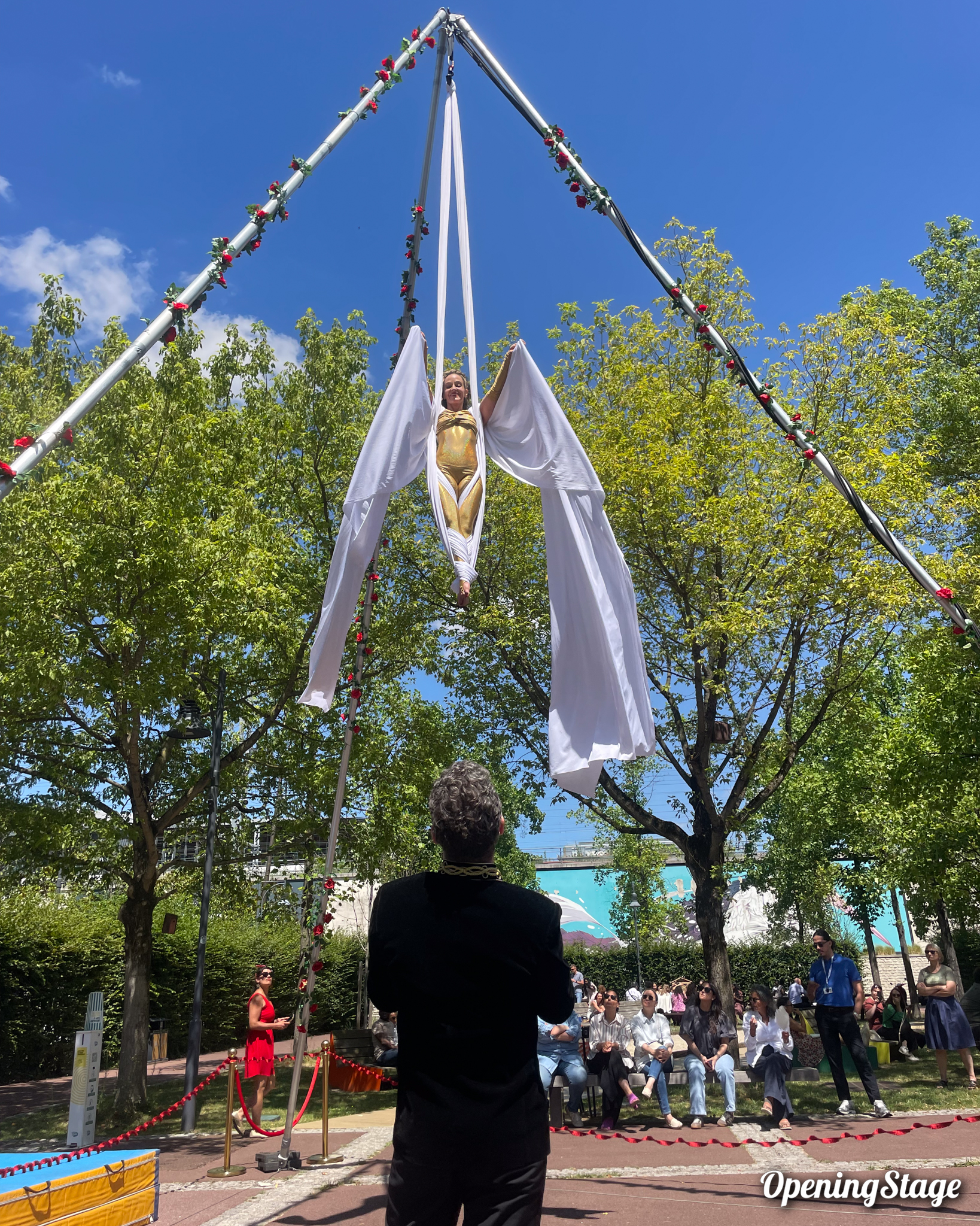 Notre show aérien avec des acrobates dans les parcs Icade