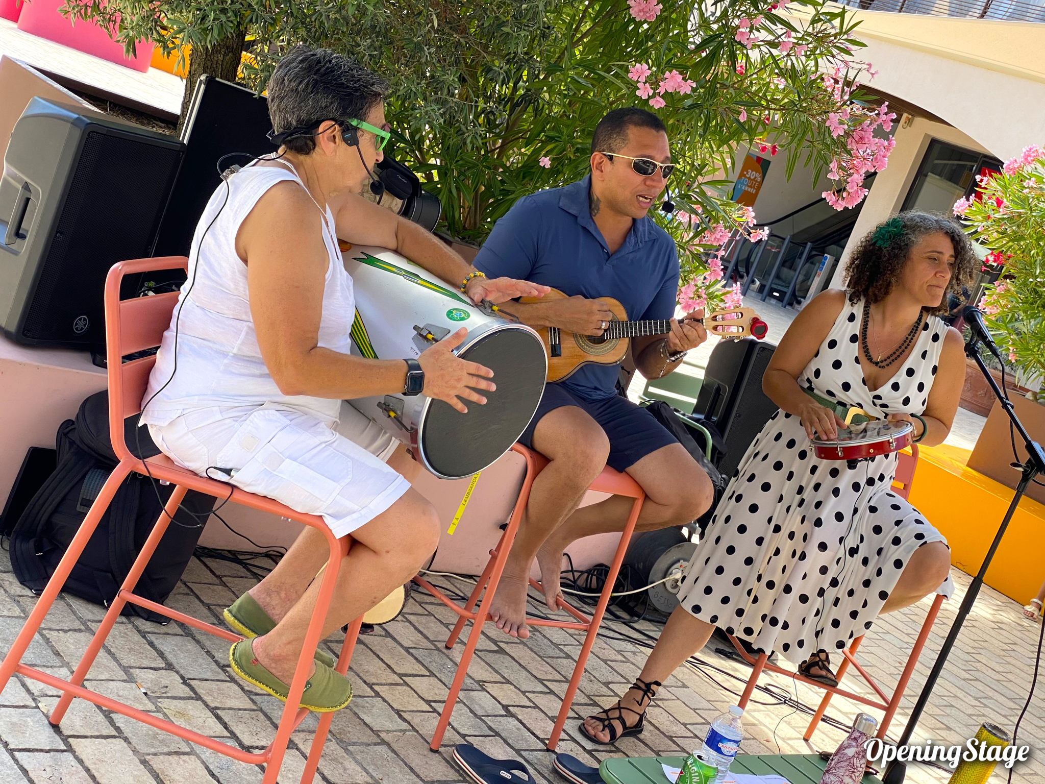 Nos musiciens brésiliens dans le centre de shopping Nailloux Outlet Village près de Toulouse