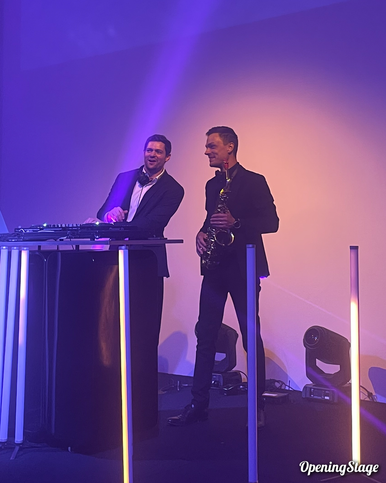 Notre DJ et notre saxophoniste pour une soirée d'entreprise à Paris