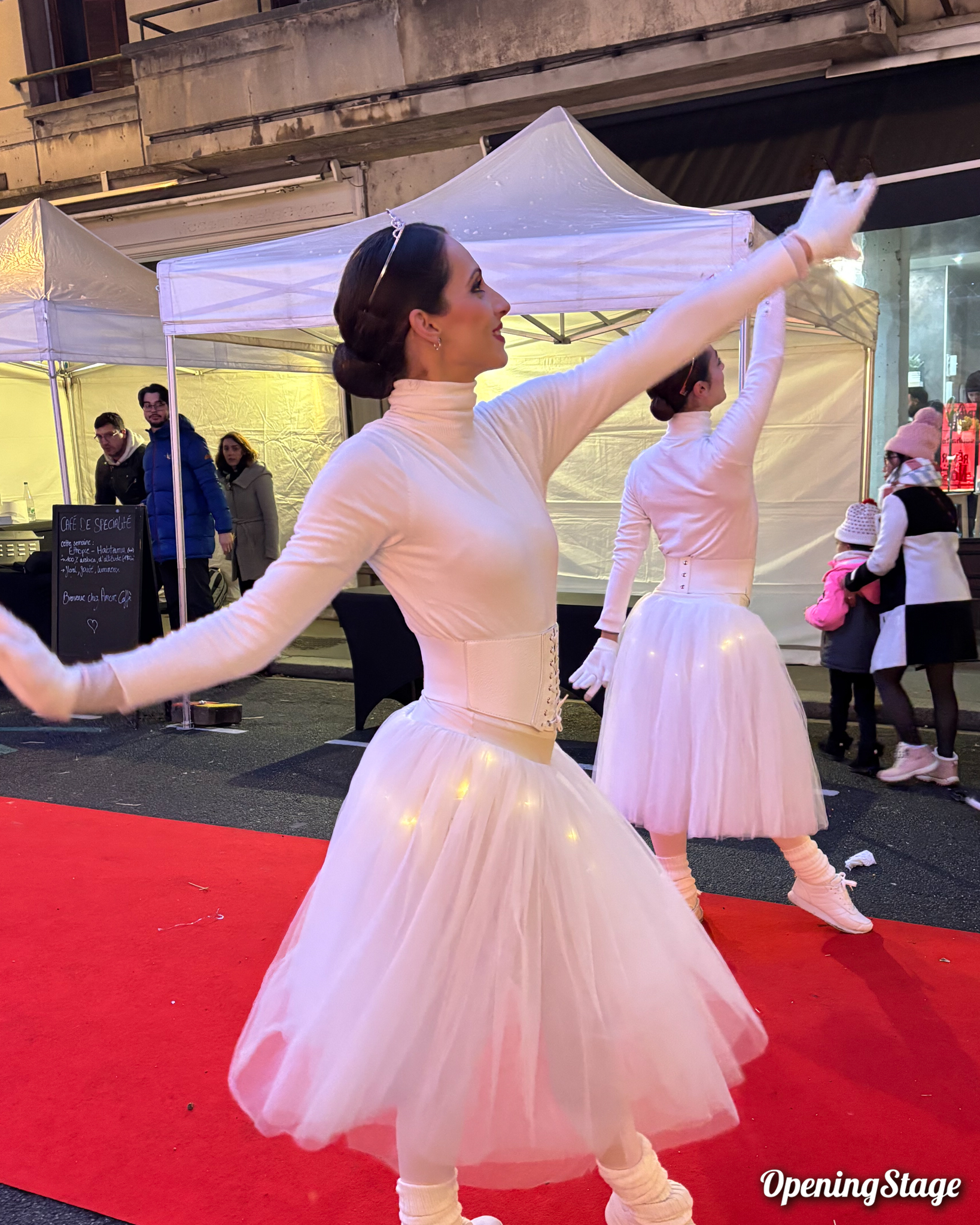 Nos danseuses classiques produites par OpeningStage lors du lancement des illuminations de Noël au BHV orléans