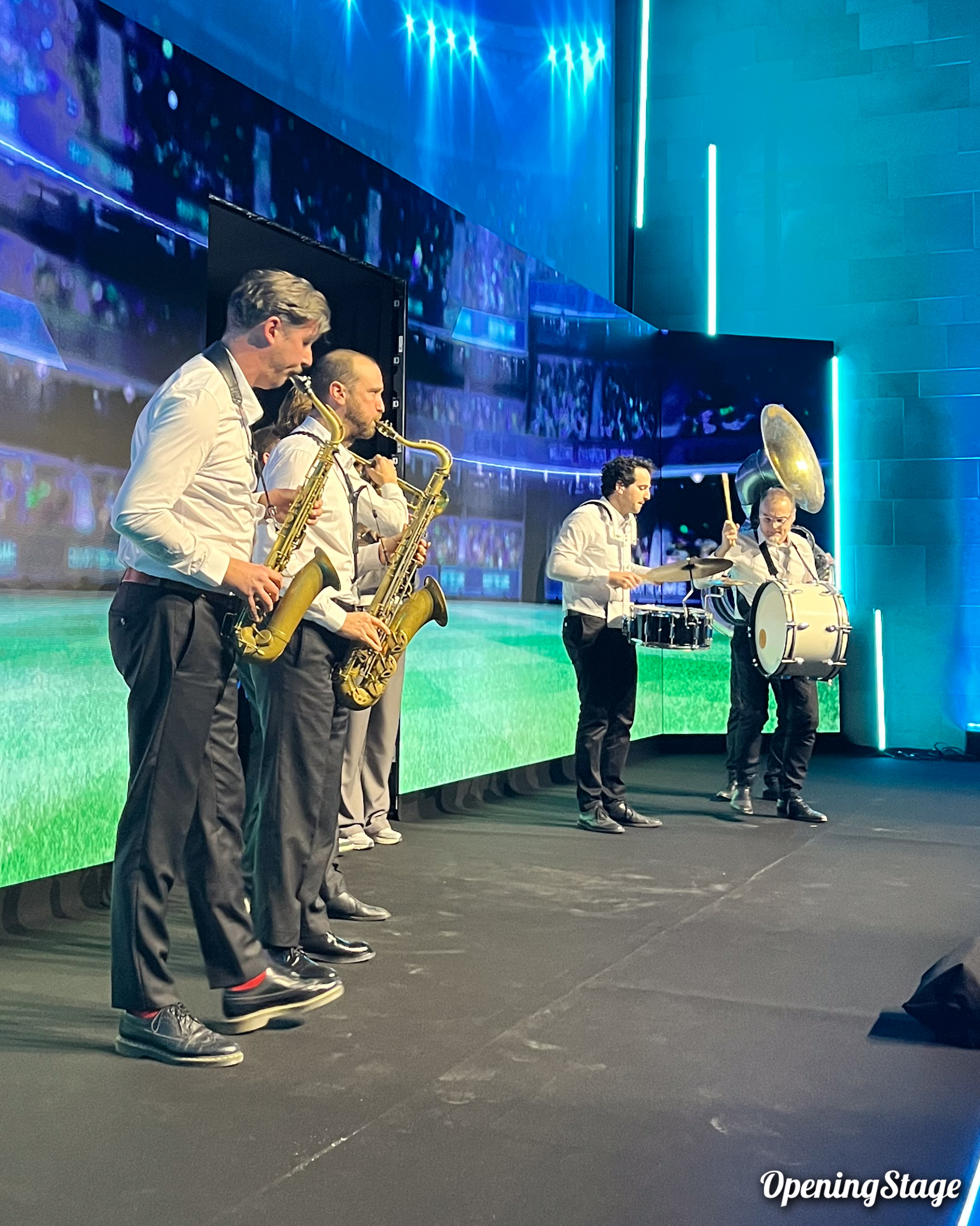 Notre fanfare crée un happening pour le showcase Disney + 