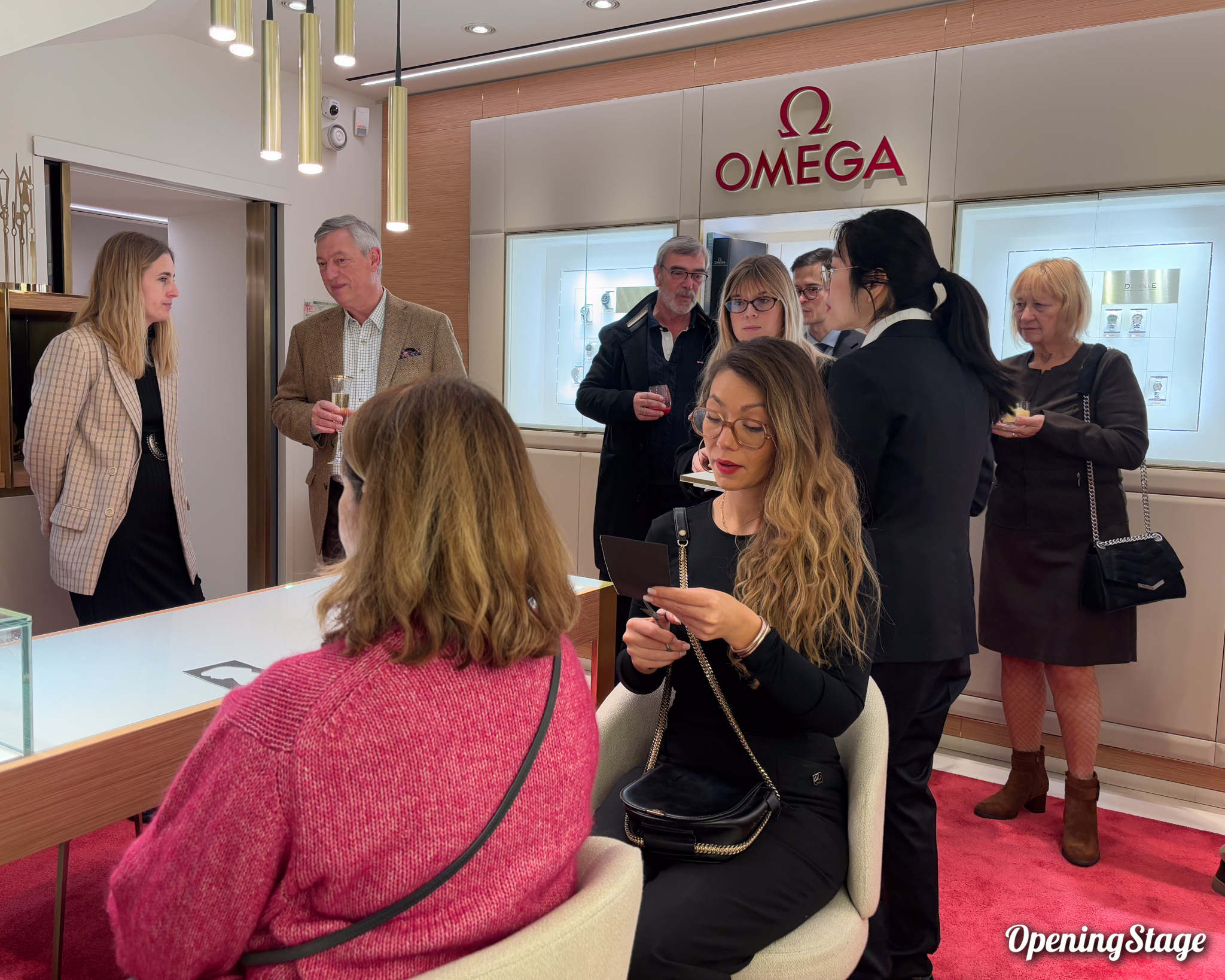 Notre silhouettiste Mélani dans les boutiques Omega de Paris & Lyon
