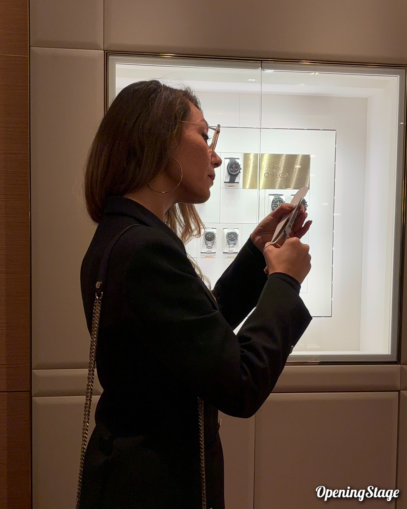 Notre silhouettiste Mélani dans les boutiques Omega de Paris & Lyon