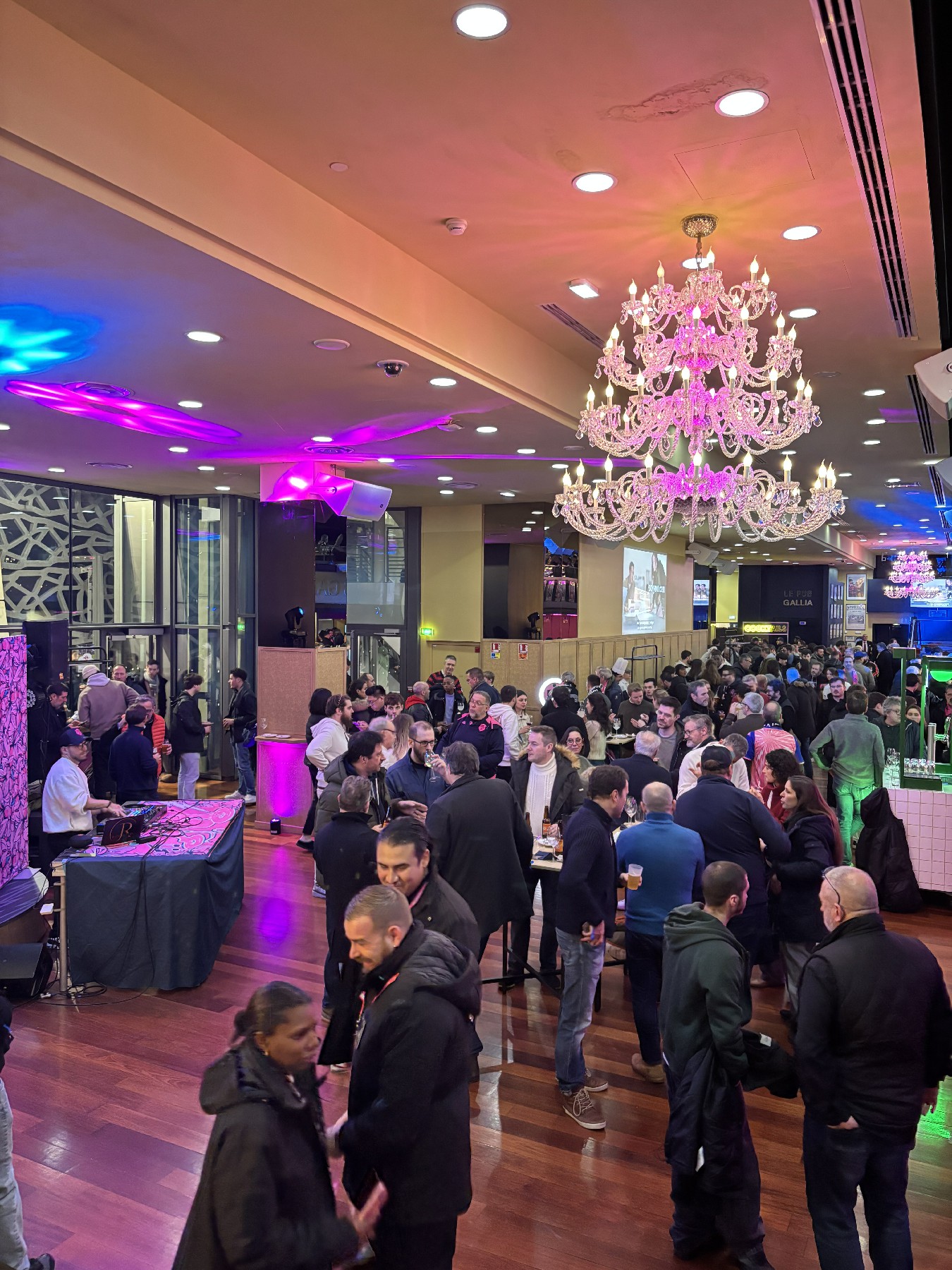 Notre DJ dans les espaces hospitalités et pour la Bodéga du Stade Français Paris