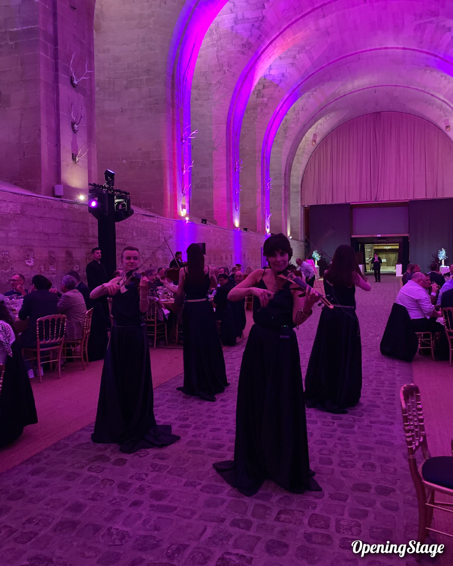 Notre quatuor de violonistes joue pour une soirée d'entreprise à Chantilly 