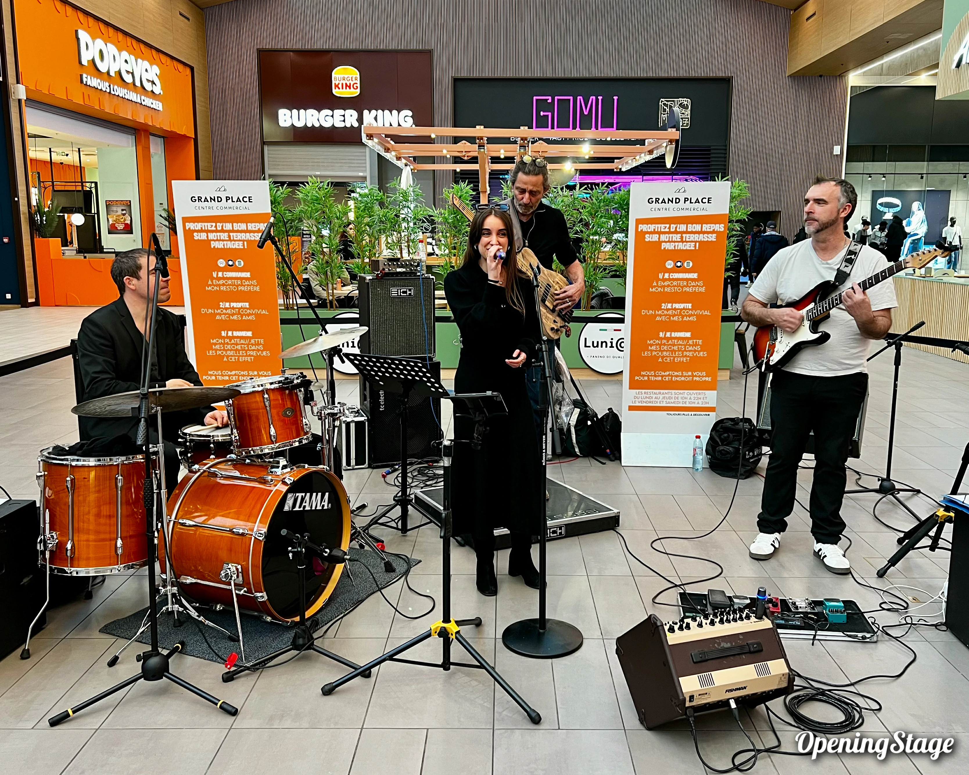 Notre groupe Pop/Soul à Grenoble dans le centre commercial Grand Place
