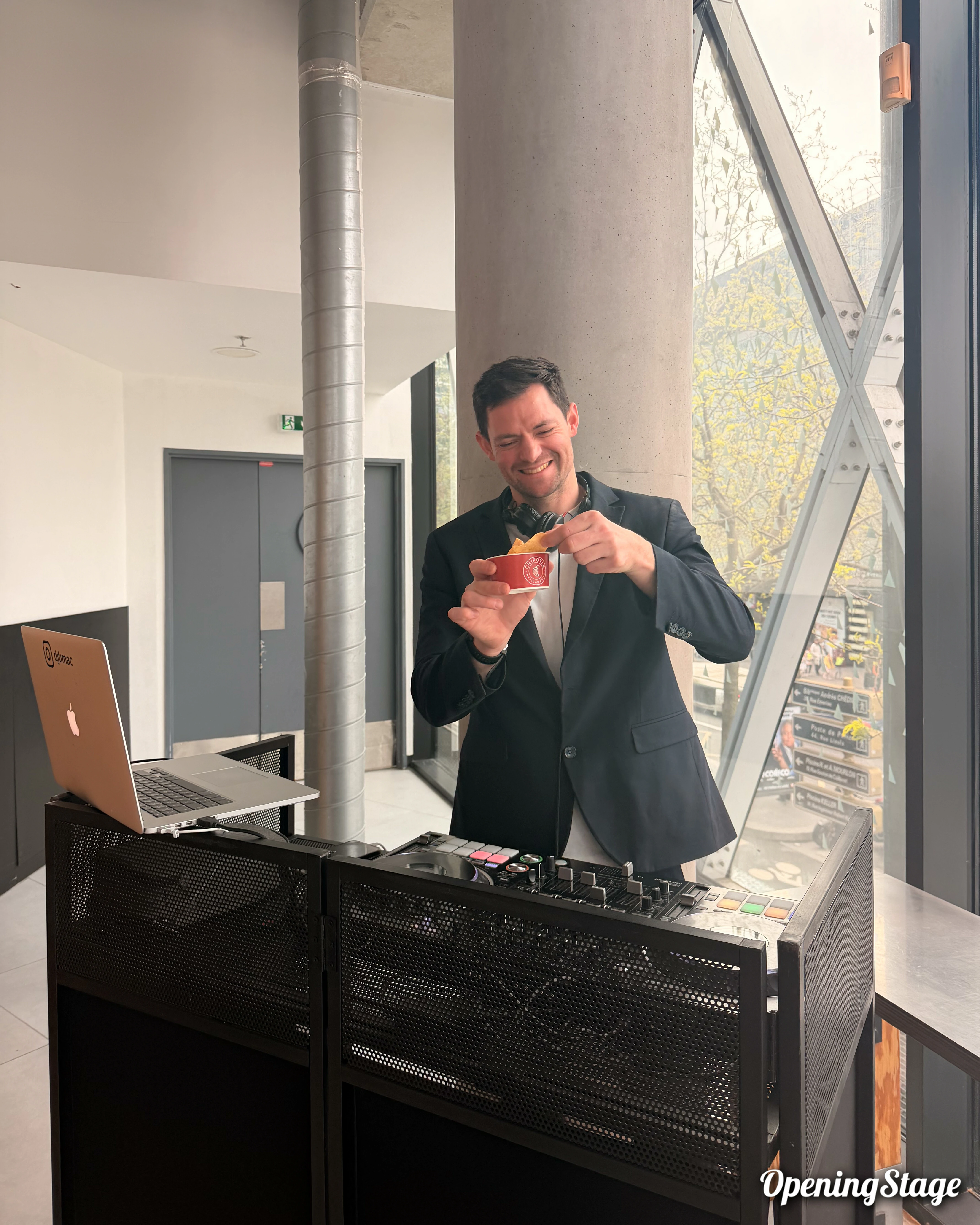 Notre DJ au Chipotle dans le centre commercial Beaugrenelle