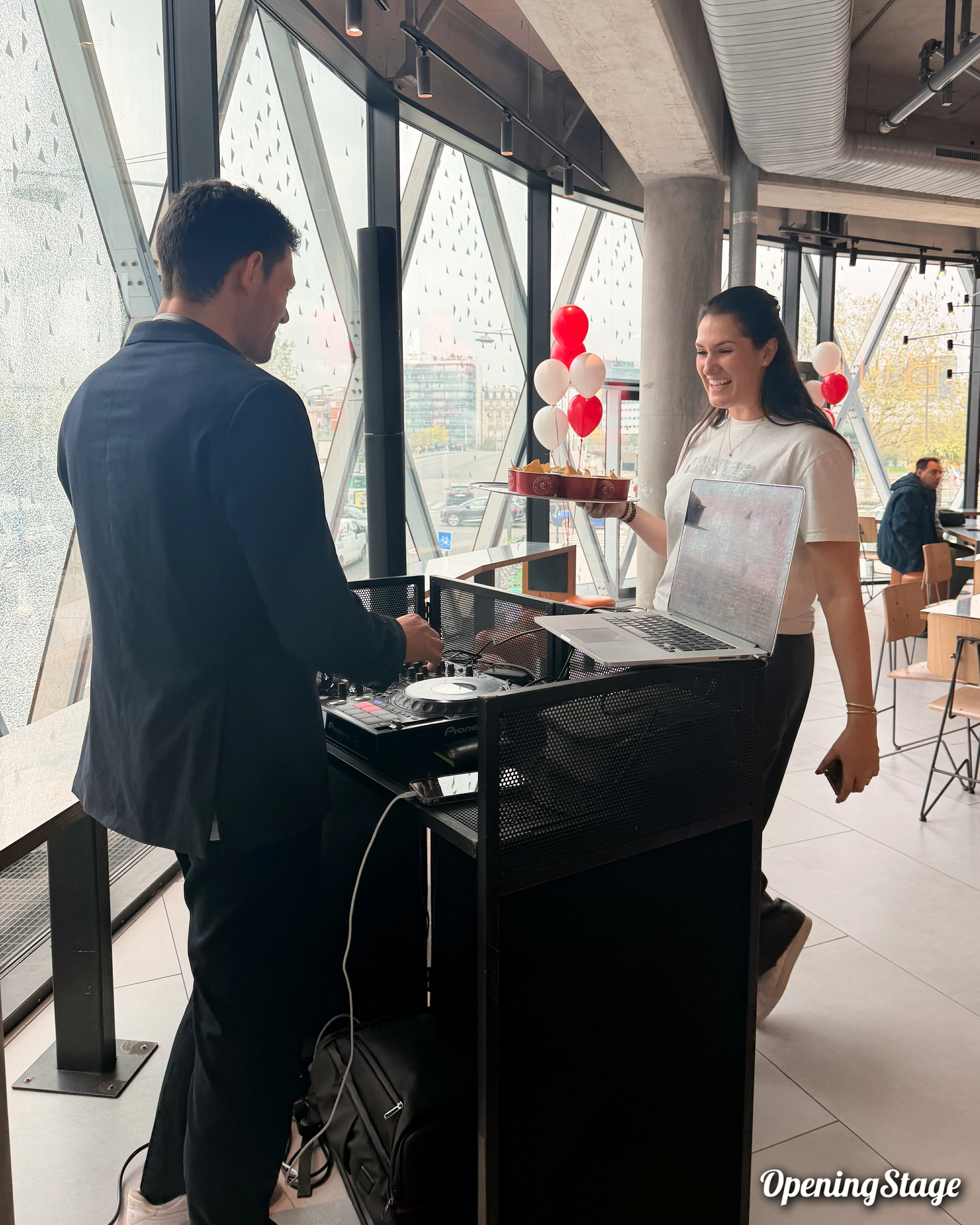 Notre DJ au Chipotle dans le centre commercial Beaugrenelle