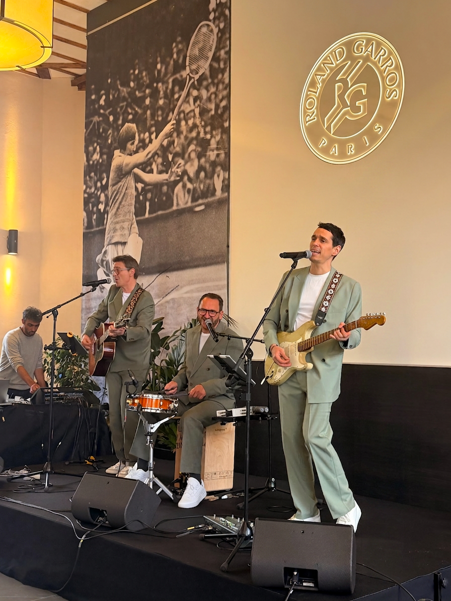 Notre groupe pop pour les collaborateurs de la fédération française de tennis avant Roland Garros