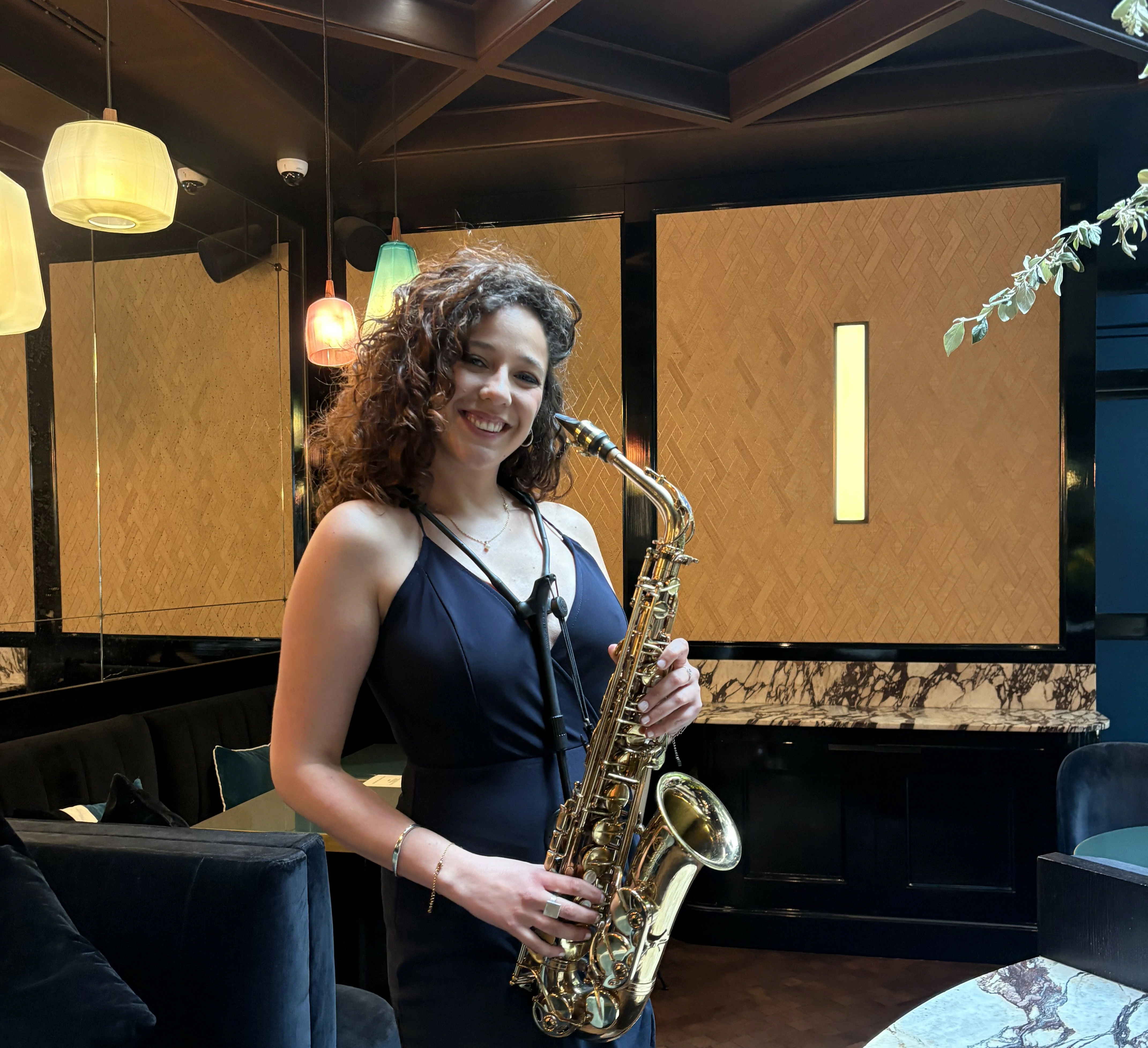 Une saxophoniste dans une hôtel à Paris, le Roch Hotel & Spa