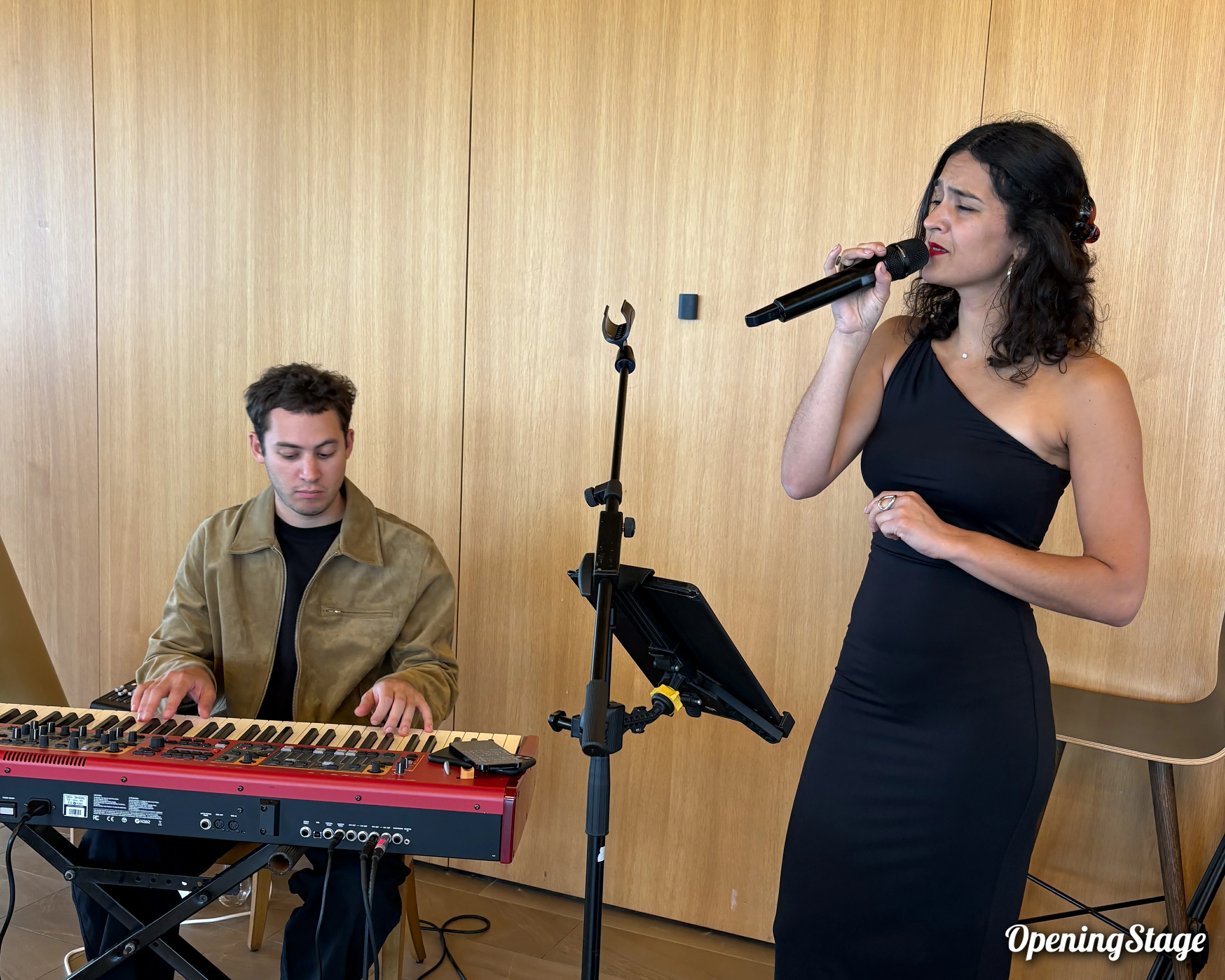 Notre duo piano voix dans la suite Arc de Triomphe de l'hippodrome Parislongchamp