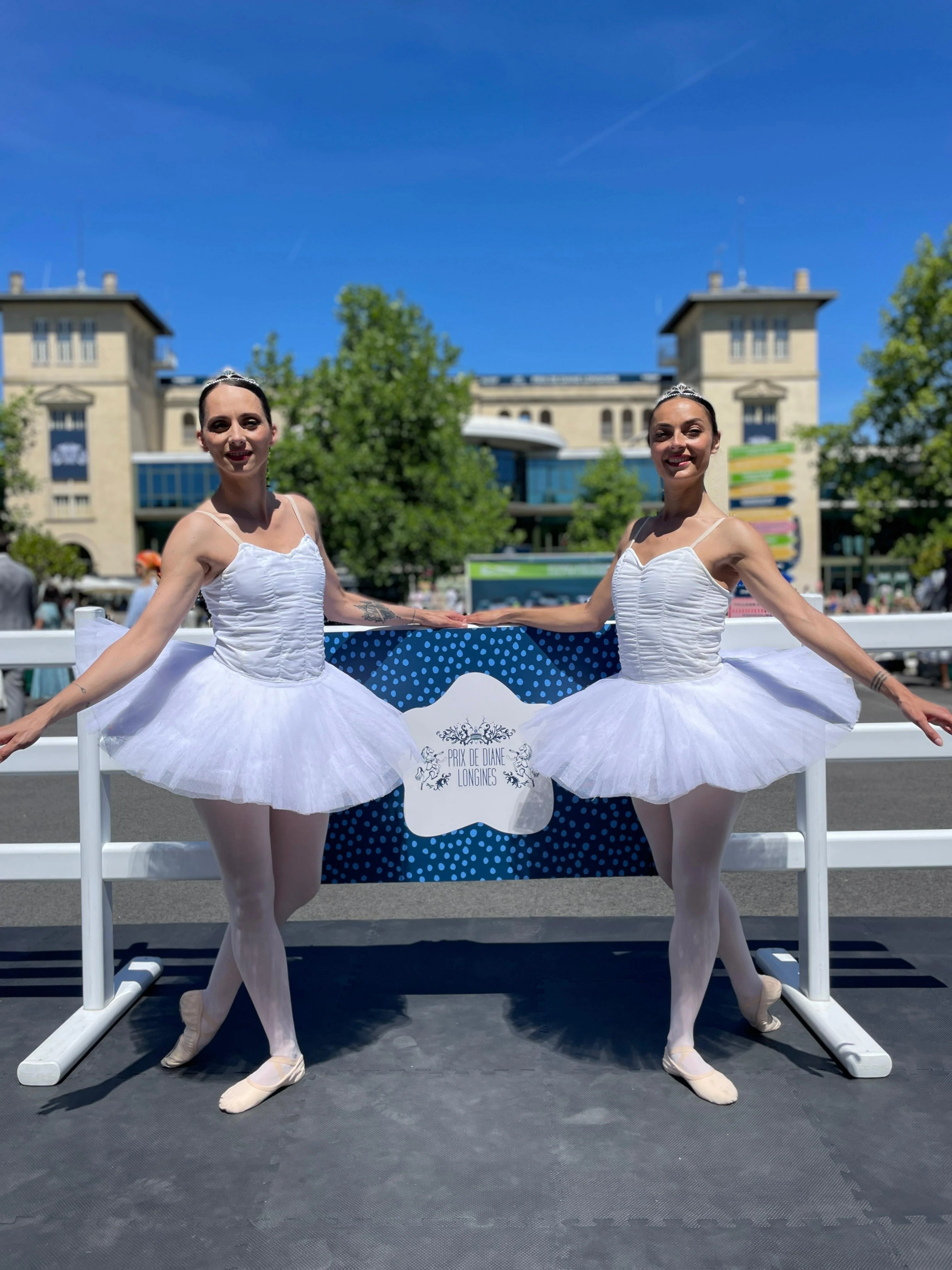 Nos danseuses classiques à l'hippodrome de Chantilly pour le Prix de Diane Longines
