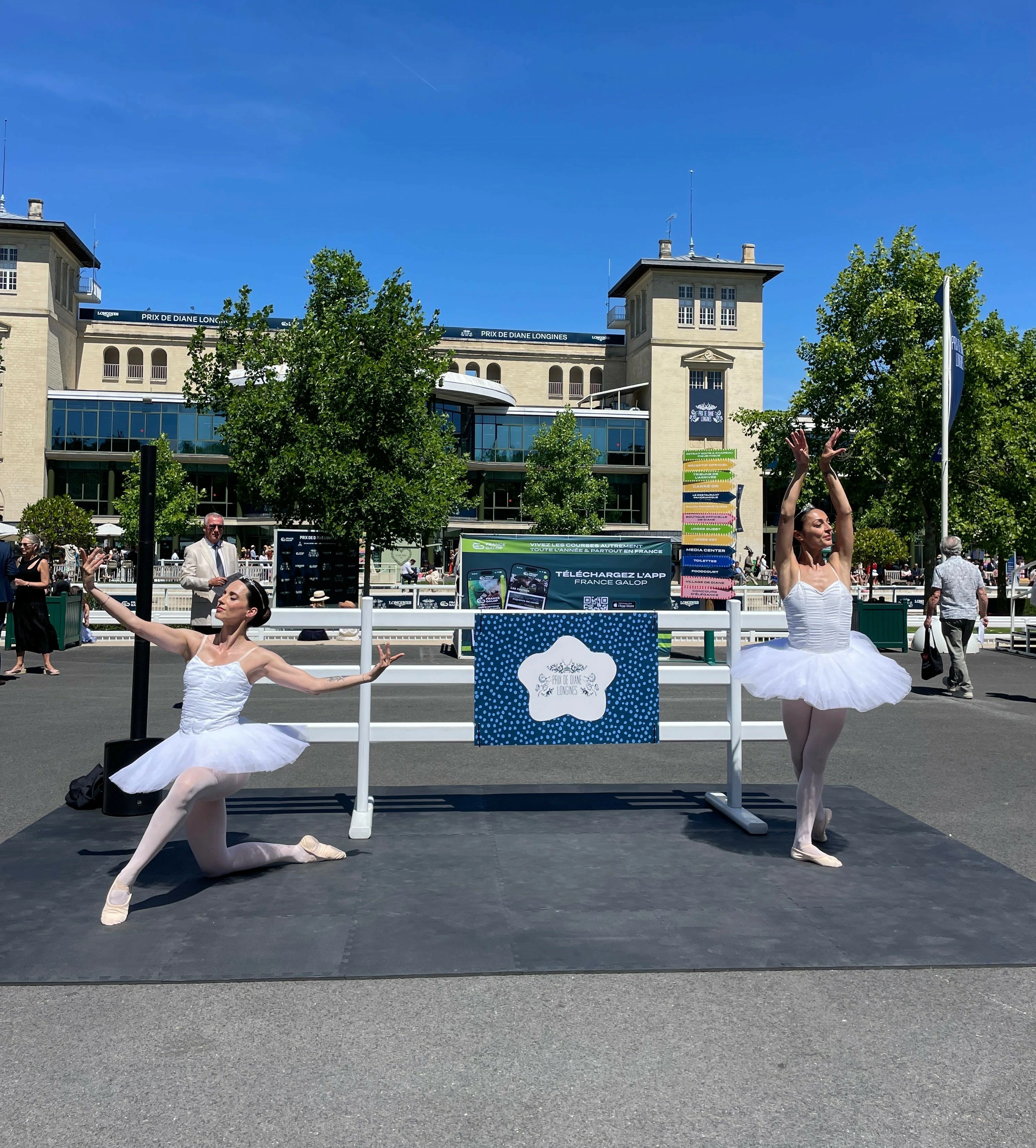Nos danseuses classiques à l'hippodrome de Chantilly pour le Prix de Diane Longines