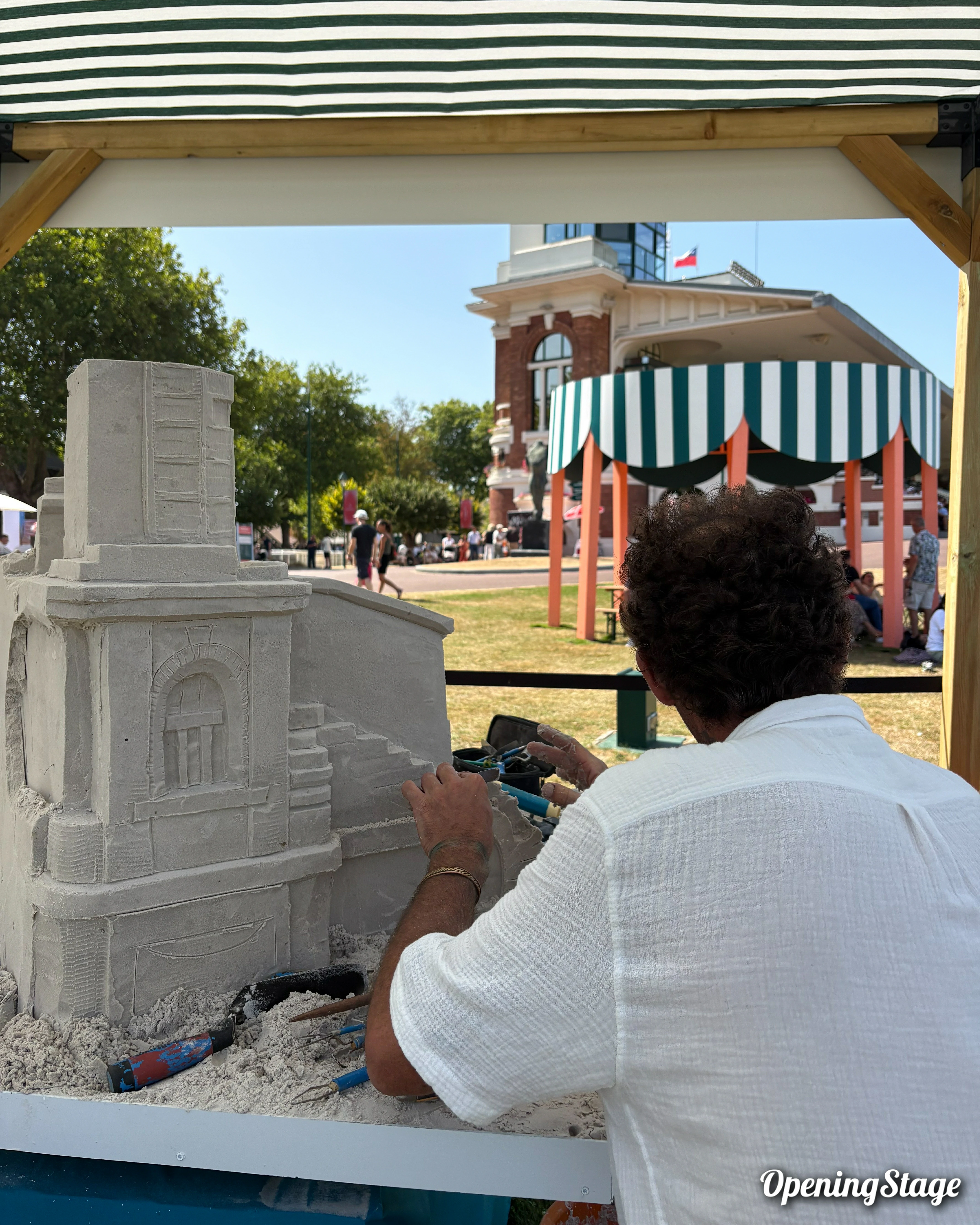 Notre sculpteur de sable à l'hippodrome de Deauville pour France Galop