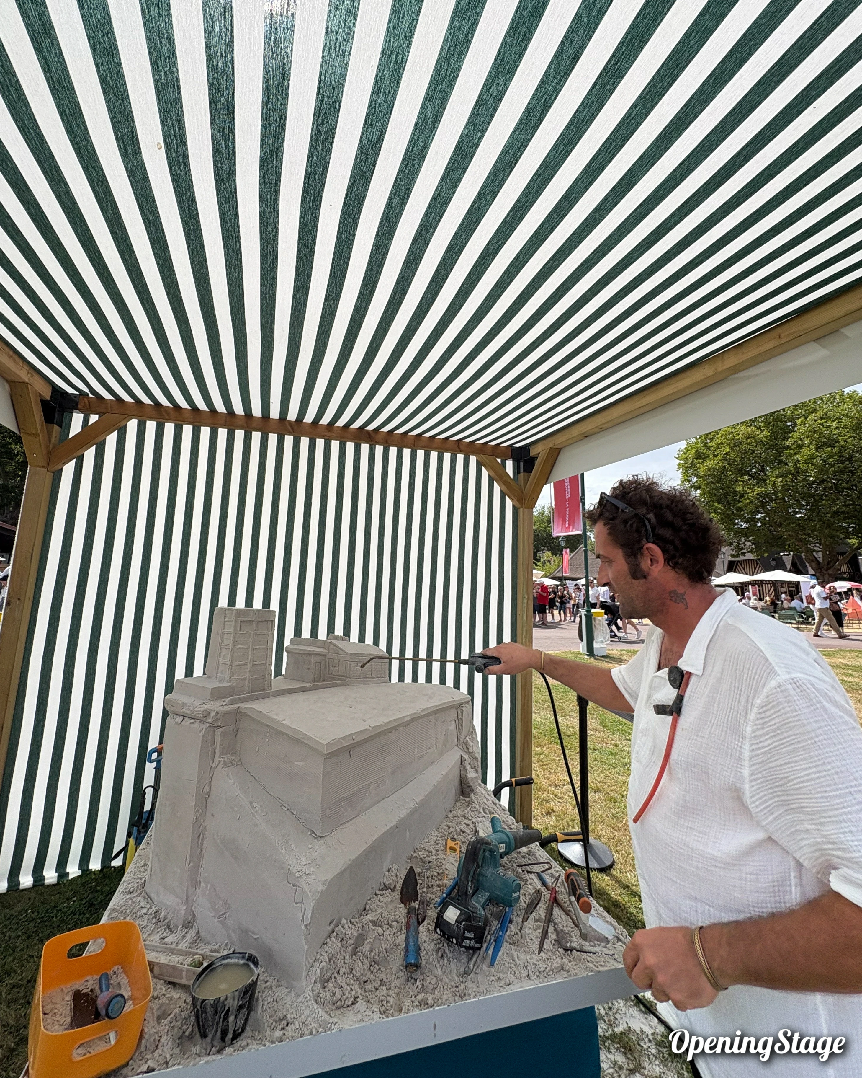 Notre sculpteur de sable à l'hippodrome de Deauville pour France Galop