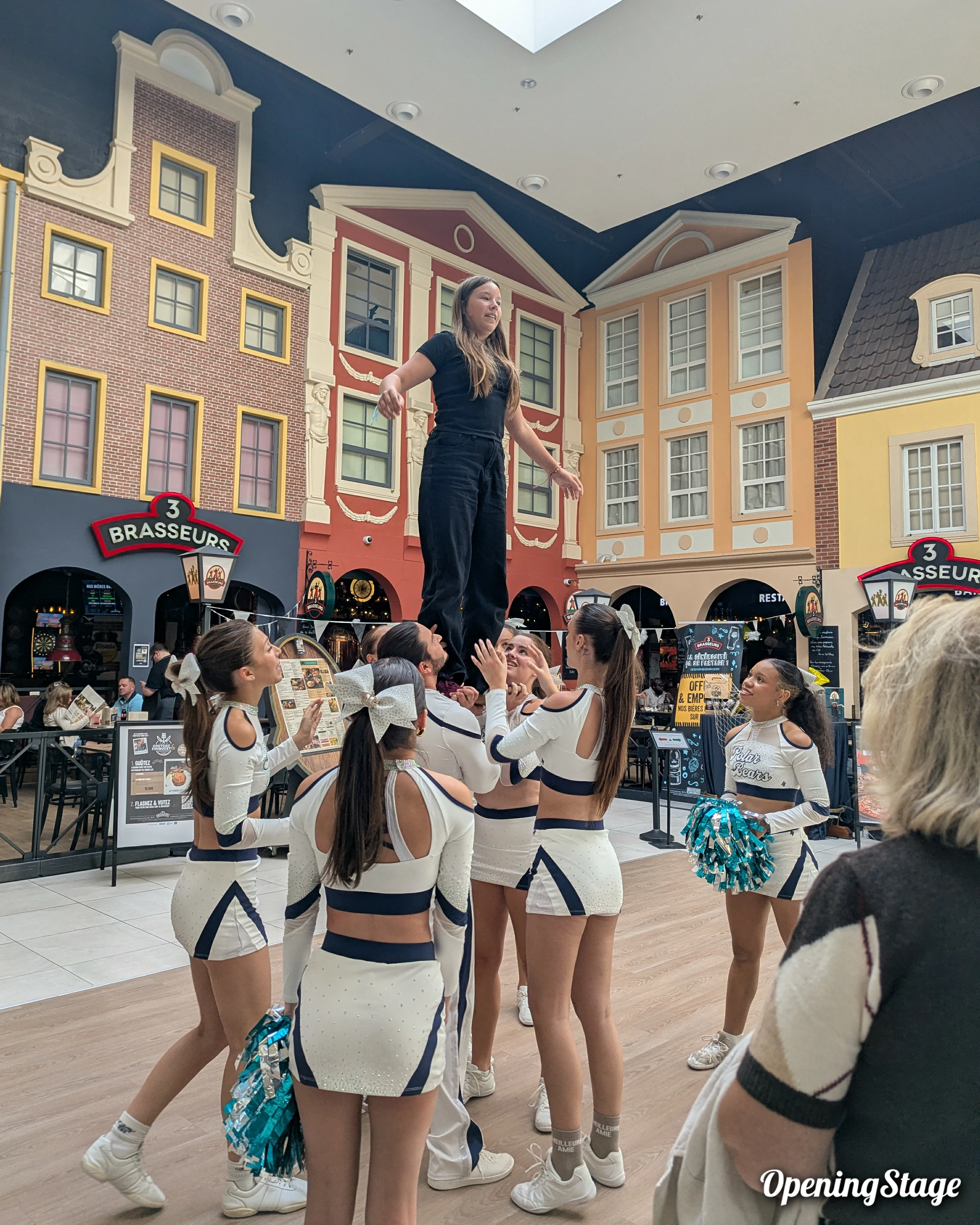 Show & Initiation de cheerleaders dans le centre commercial Cité Europe à Calais