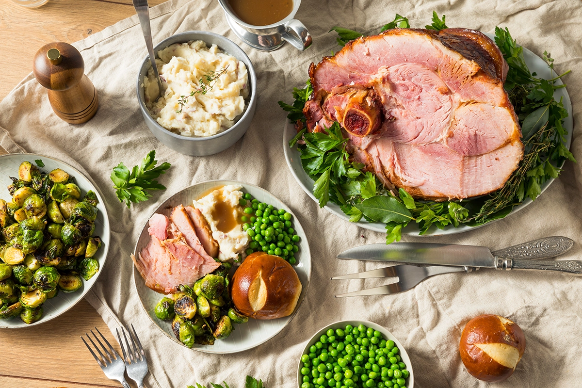 Luxury Easter dinner centerpiece – bourbon-glazed ham with fresh Arizona spring sides by Tableside Gourmet.
